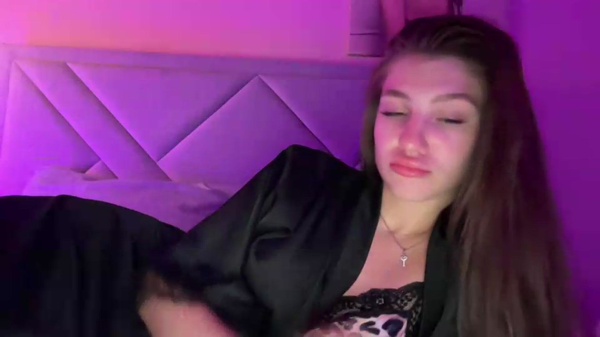 Gallery image thumbnail from MariRi's myfreecams stream on, 06/25/2026, 24:37 image 19 of 20