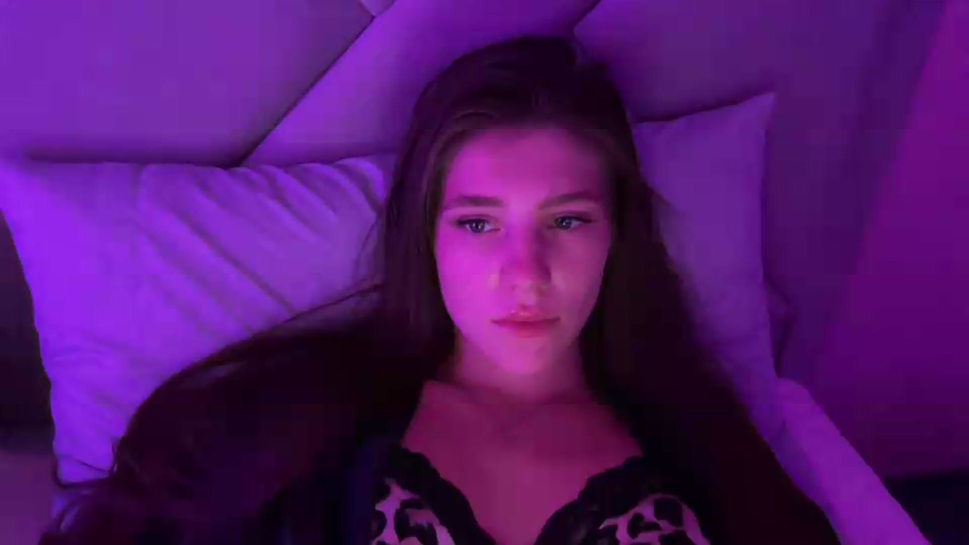 Gallery image thumbnail from MariRi's myfreecams stream on, 06/25/2026, 24:37 image 8 of 20