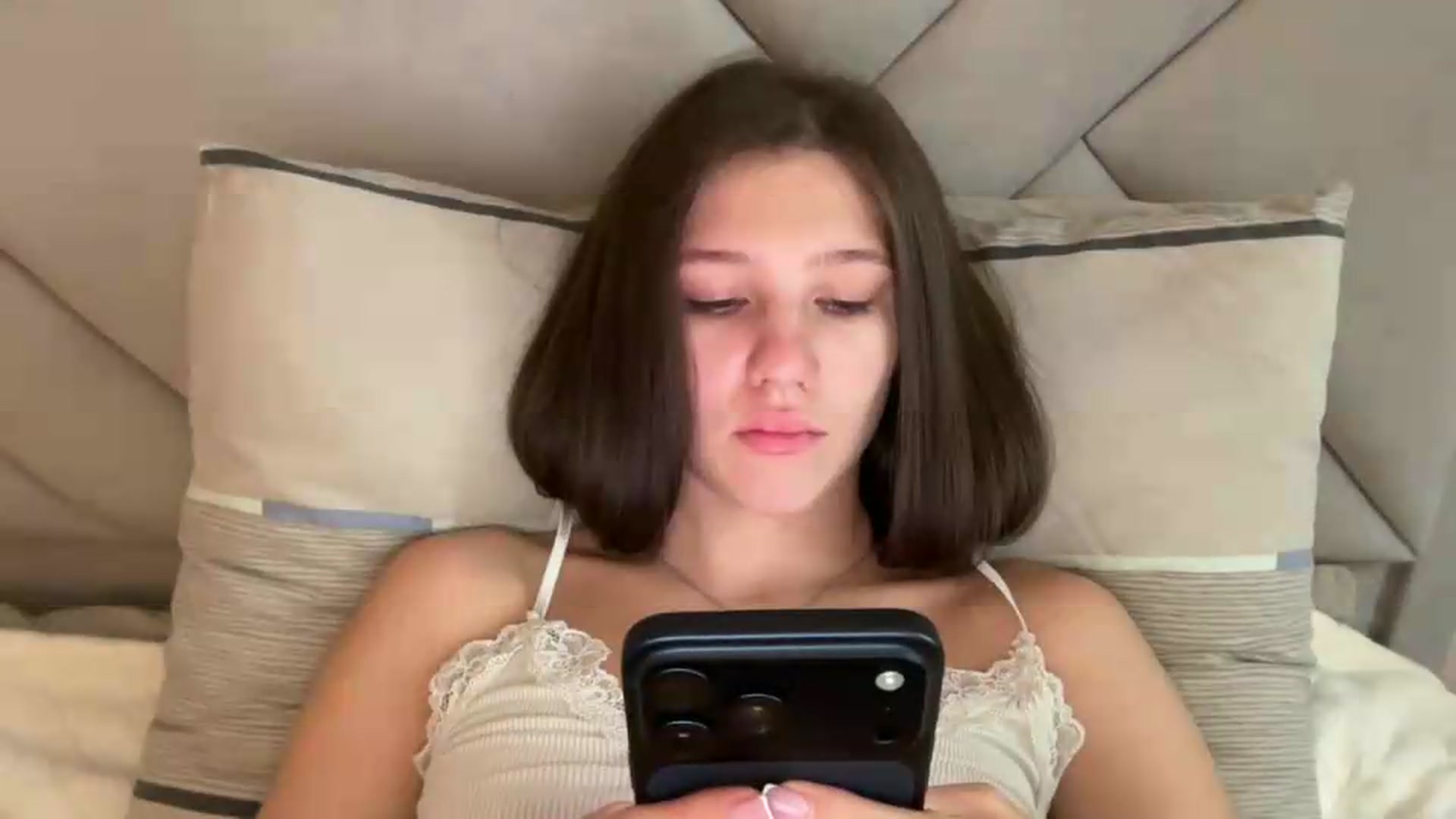 Gallery image thumbnail from MariRi's myfreecams stream on, 07/03/2026, 14:18 image 11 of 20