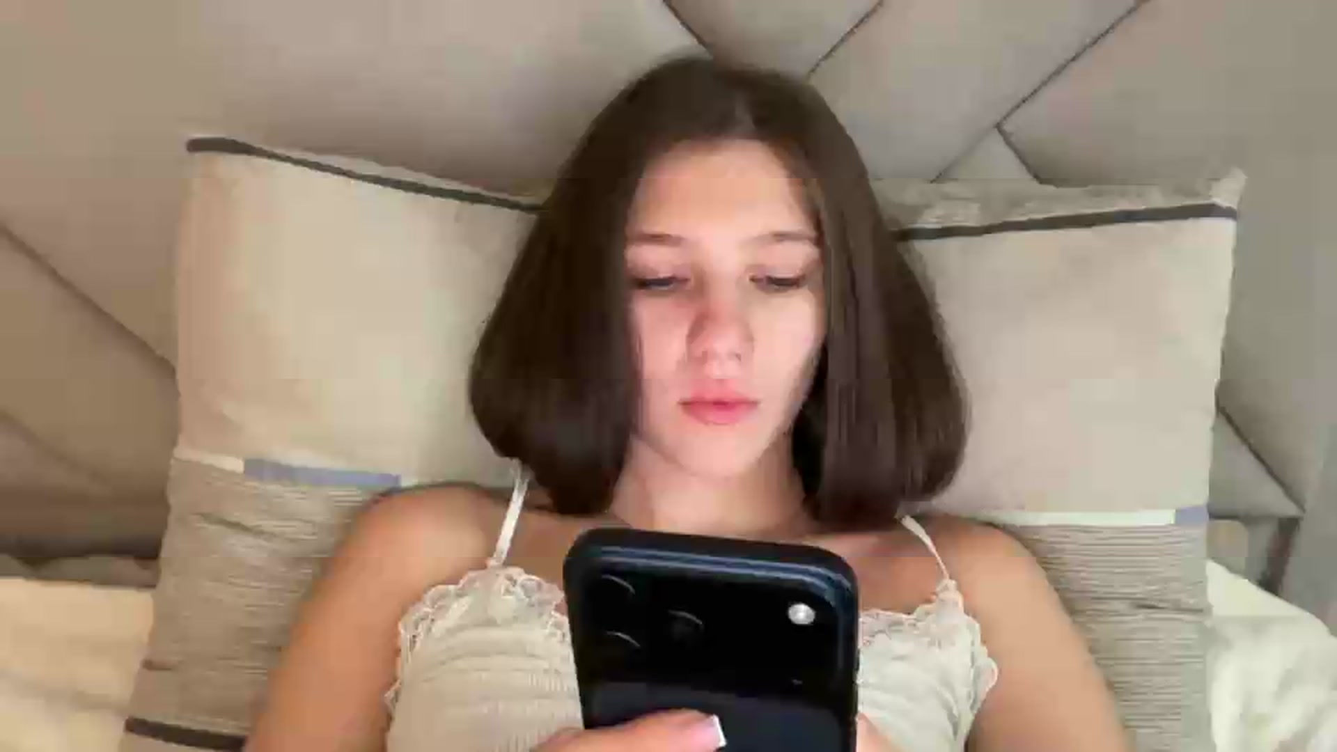 Gallery image thumbnail from MariRi's myfreecams stream on, 07/03/2026, 14:18 image 10 of 20