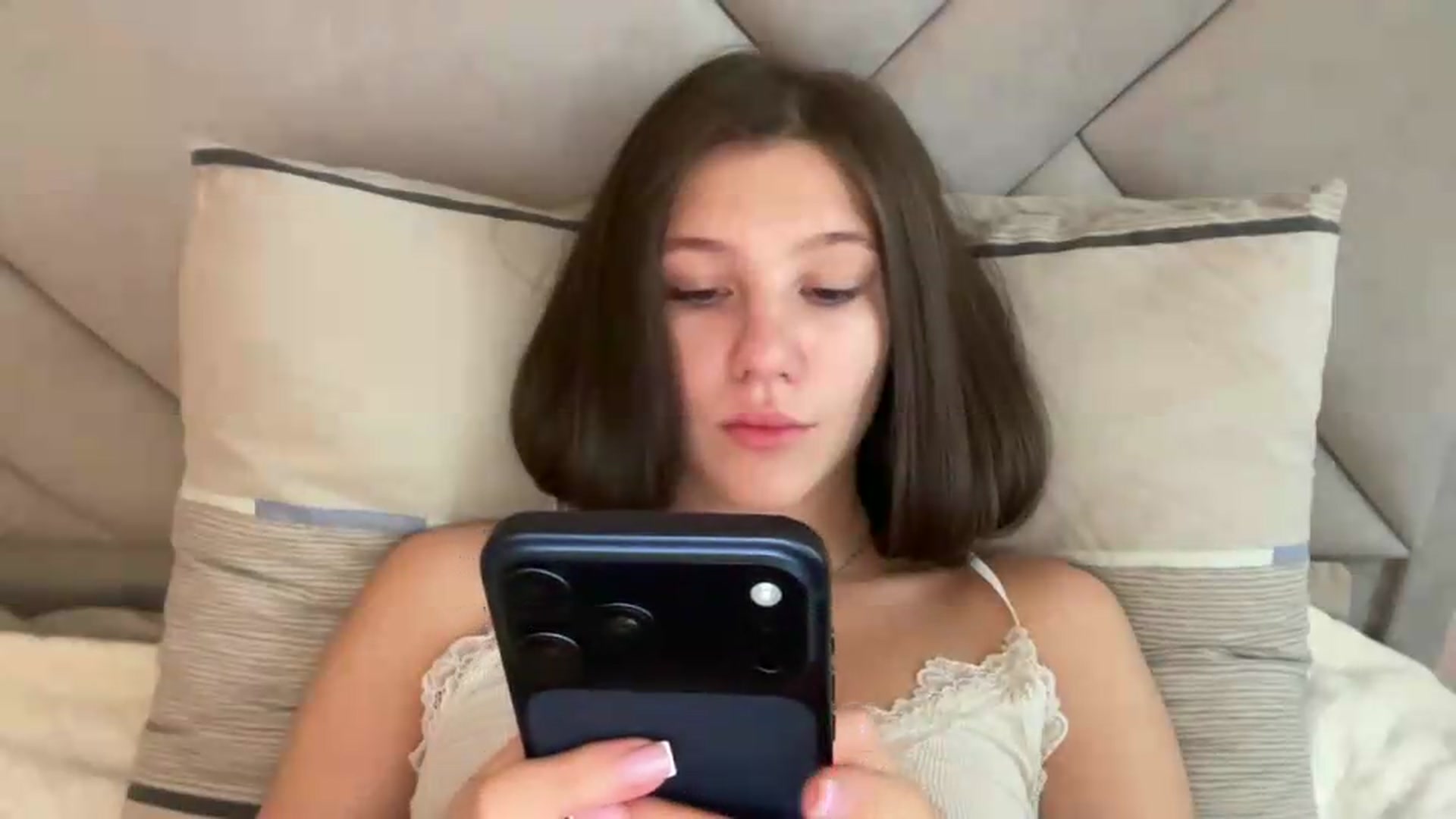 Gallery image thumbnail from MariRi's myfreecams stream on, 07/03/2026, 14:18 image 4 of 20