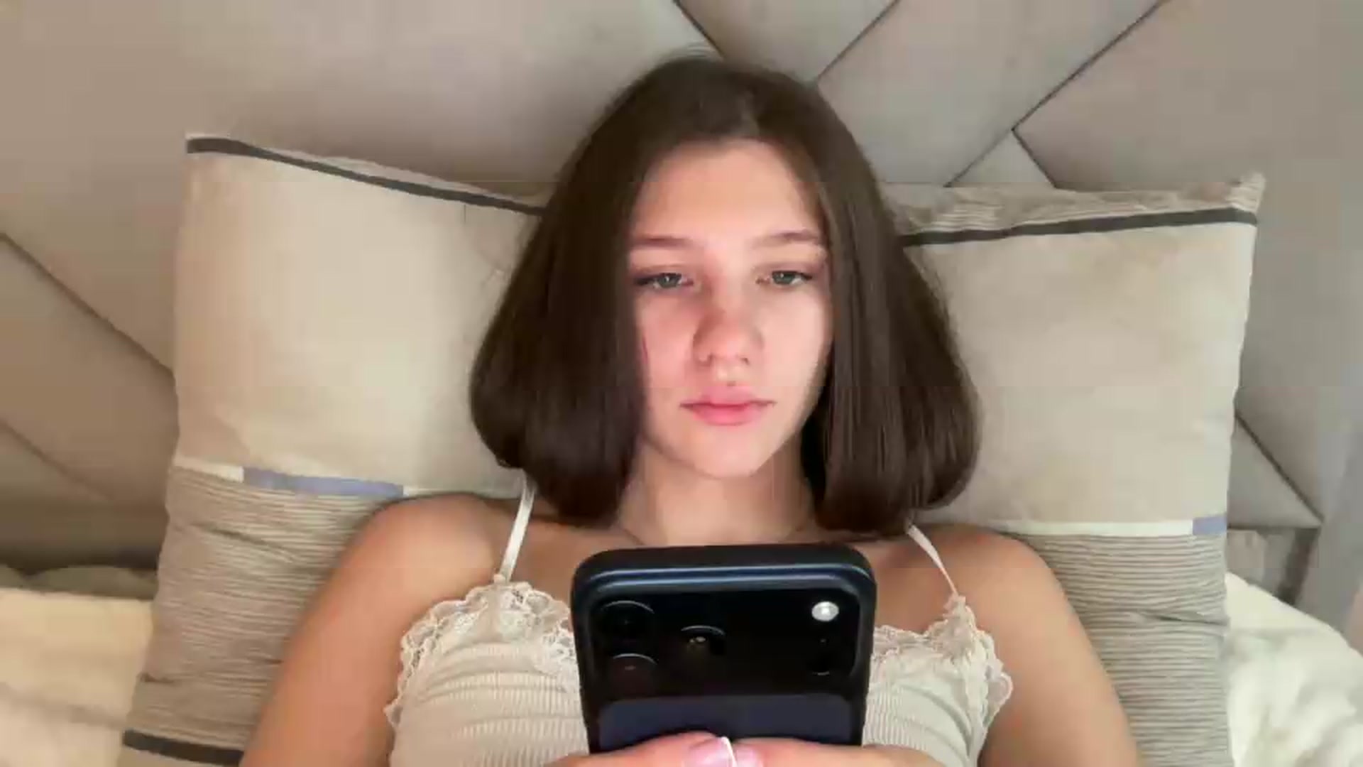 Gallery image thumbnail from MariRi's myfreecams stream on, 07/03/2026, 14:18 image 14 of 20