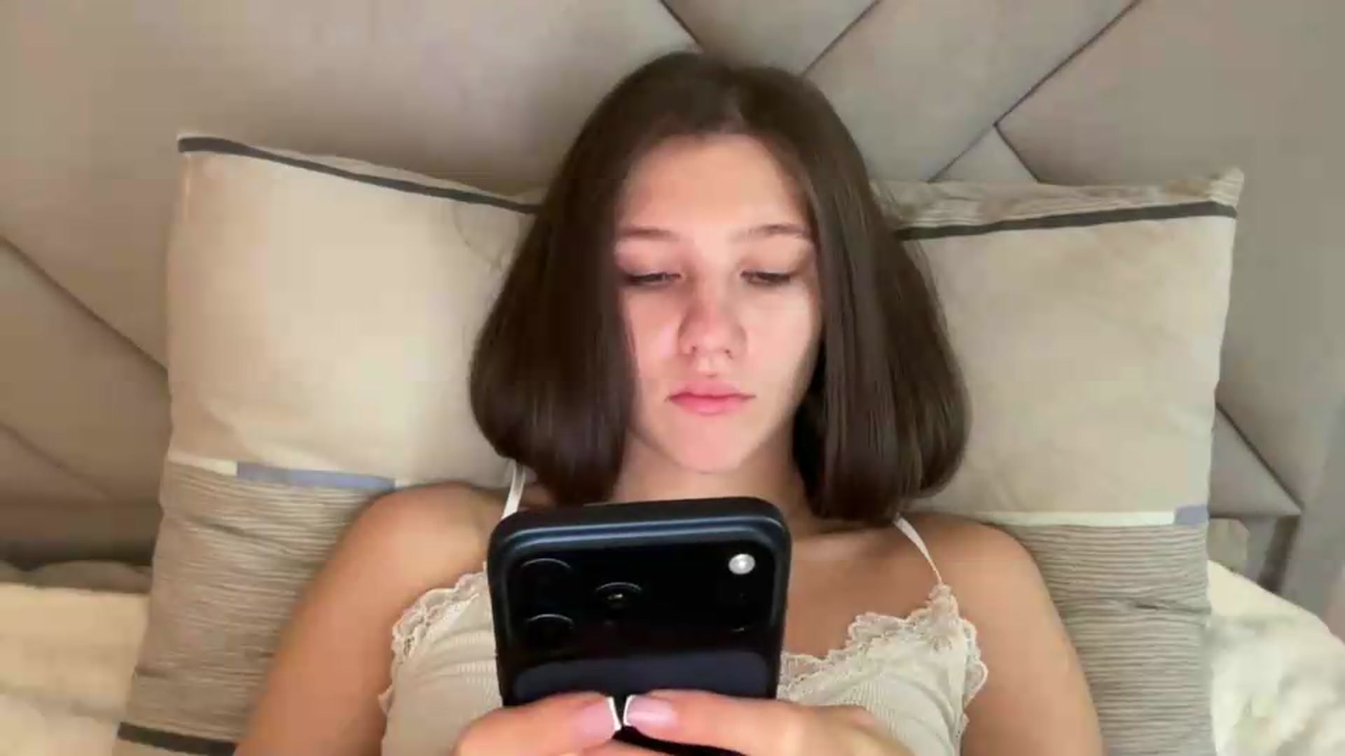 Gallery image thumbnail from MariRi's myfreecams stream on, 07/03/2026, 14:18 image 7 of 20