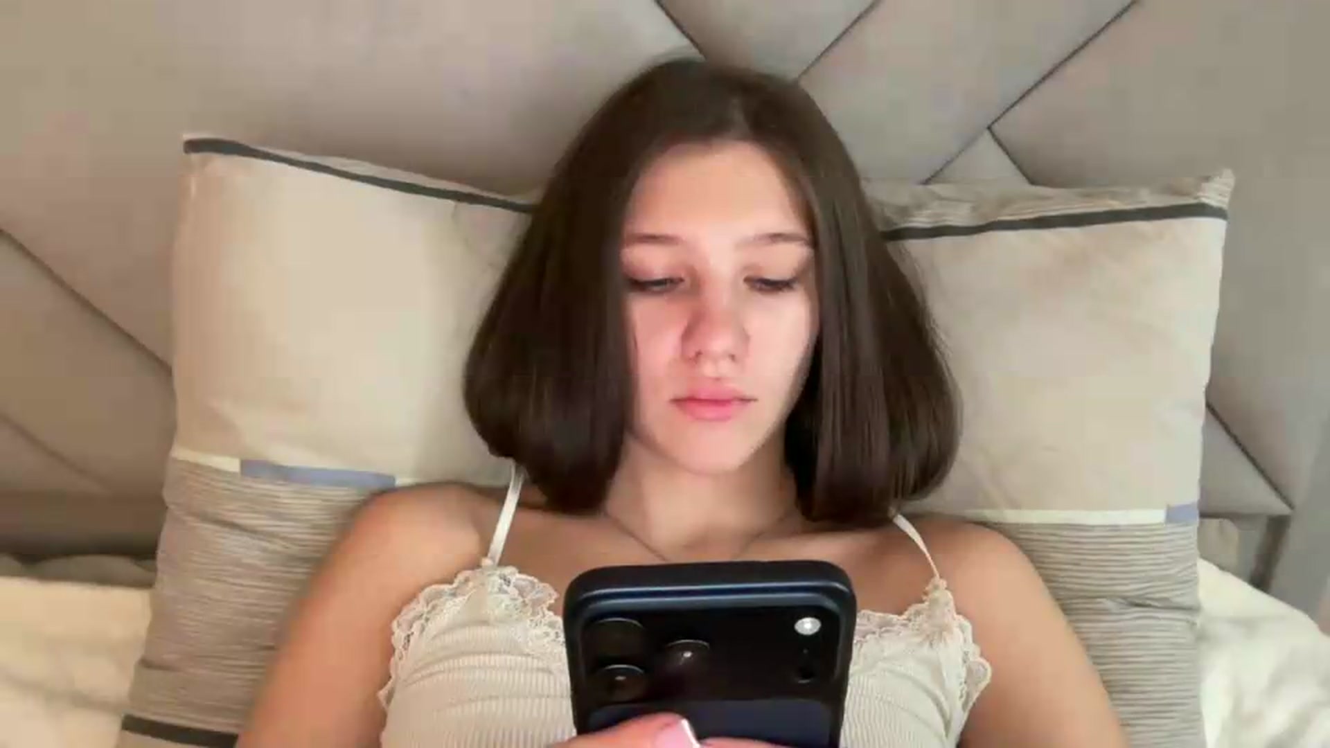 Gallery image thumbnail from MariRi's myfreecams stream on, 07/03/2026, 14:18 image 12 of 20