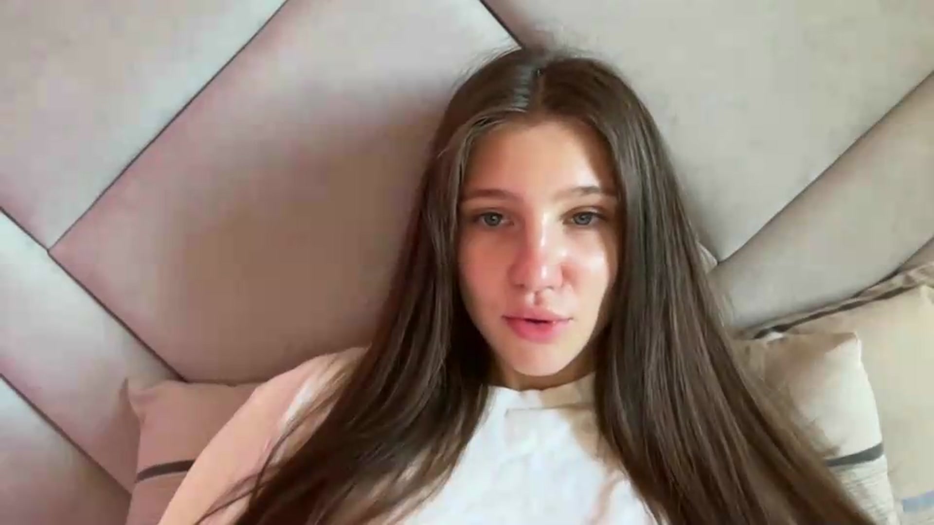 Gallery image thumbnail from MariRi's myfreecams stream on, 07/05/2026, 04:57 image 4 of 20