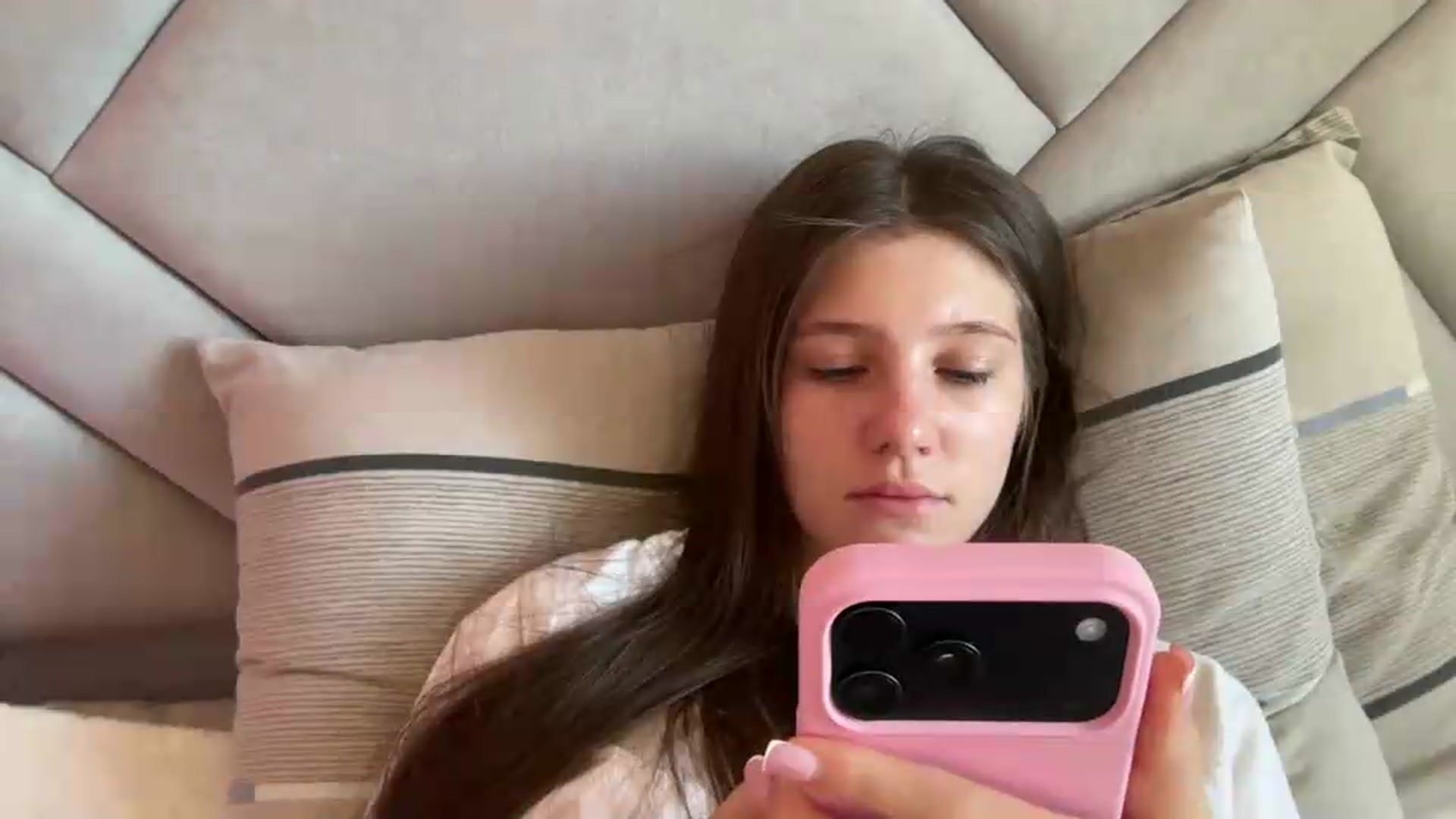 Gallery image thumbnail from MariRi's myfreecams stream on, 07/05/2026, 04:57 image 19 of 20