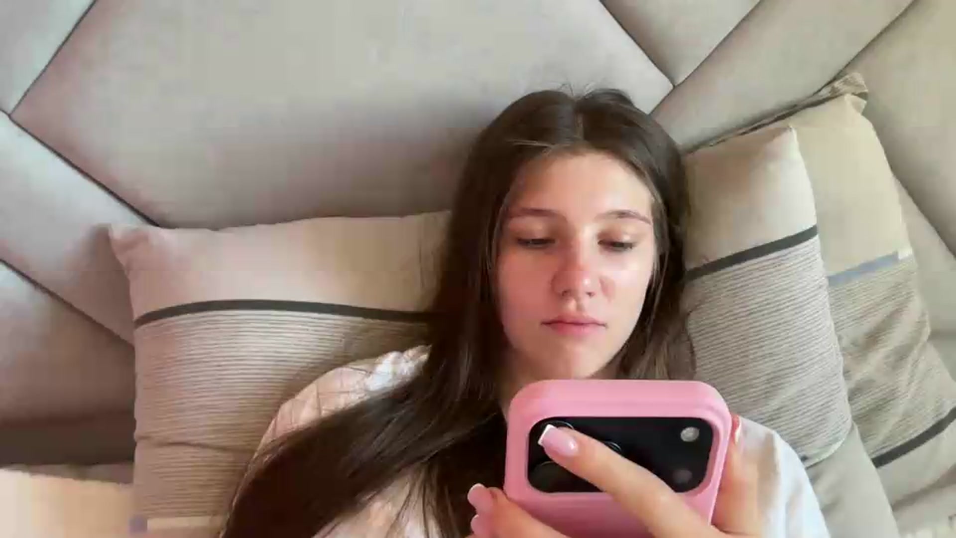 Gallery image thumbnail from MariRi's myfreecams stream on, 07/05/2026, 04:57 image 17 of 20