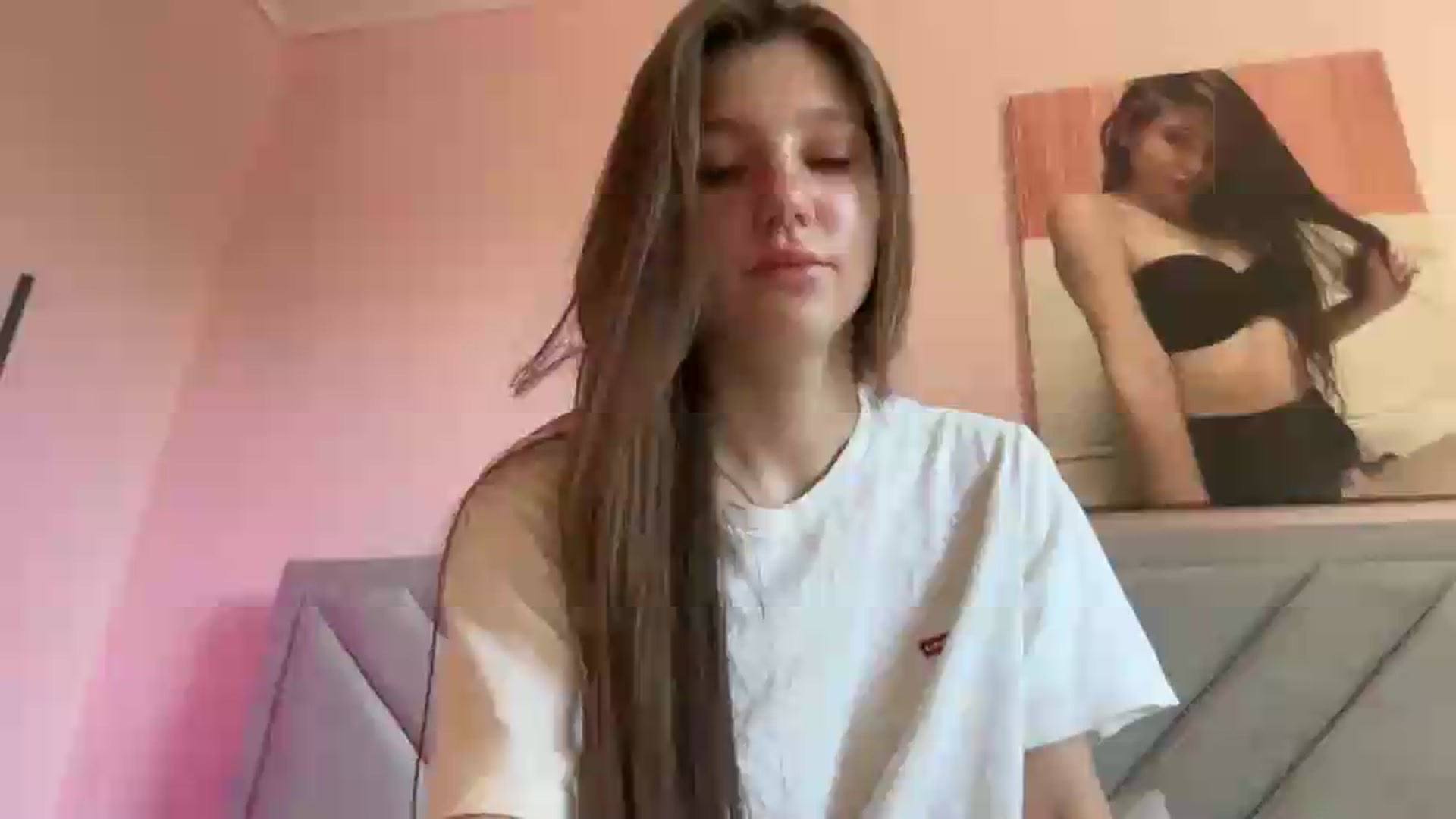 Gallery image thumbnail from MariRi's myfreecams stream on, 07/05/2026, 04:57 image 12 of 20