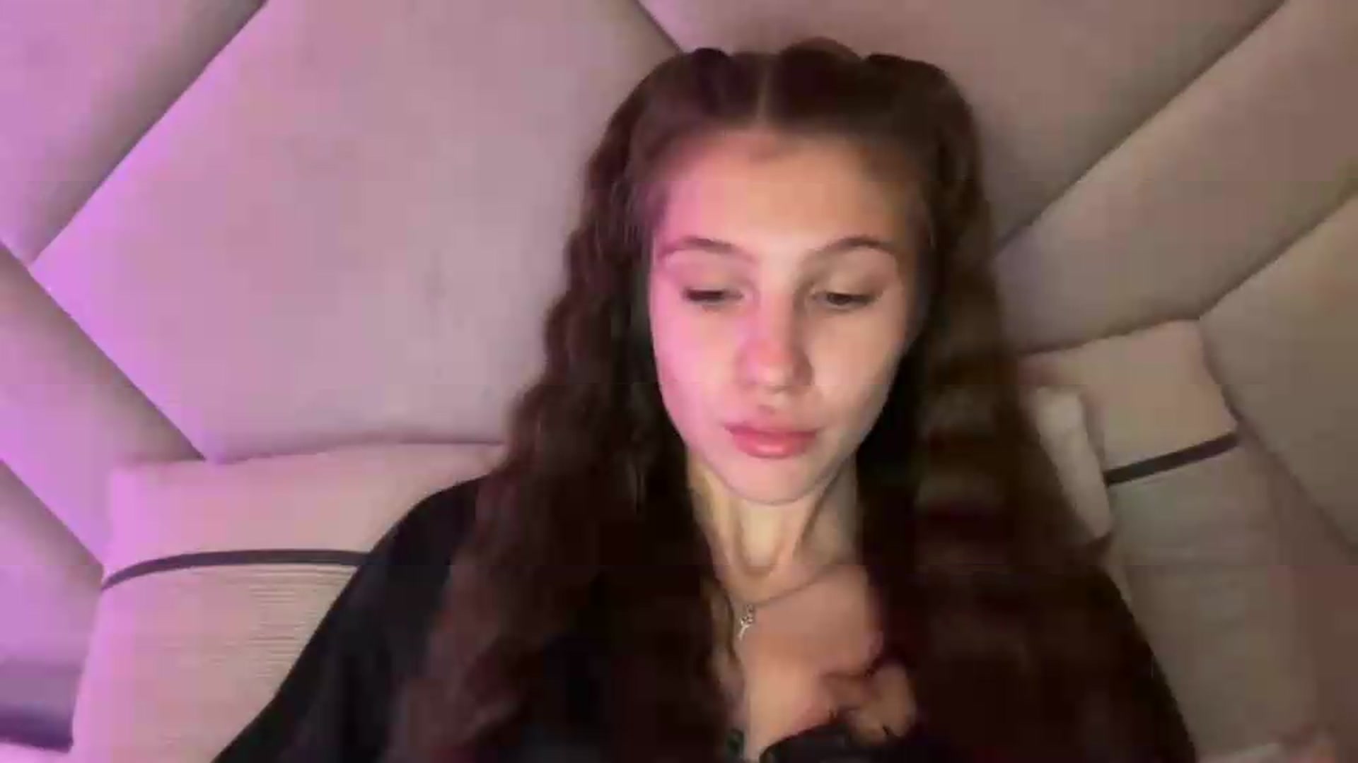Gallery image thumbnail from MariRi's myfreecams stream on, 07/06/2026, 24:19 image 16 of 20