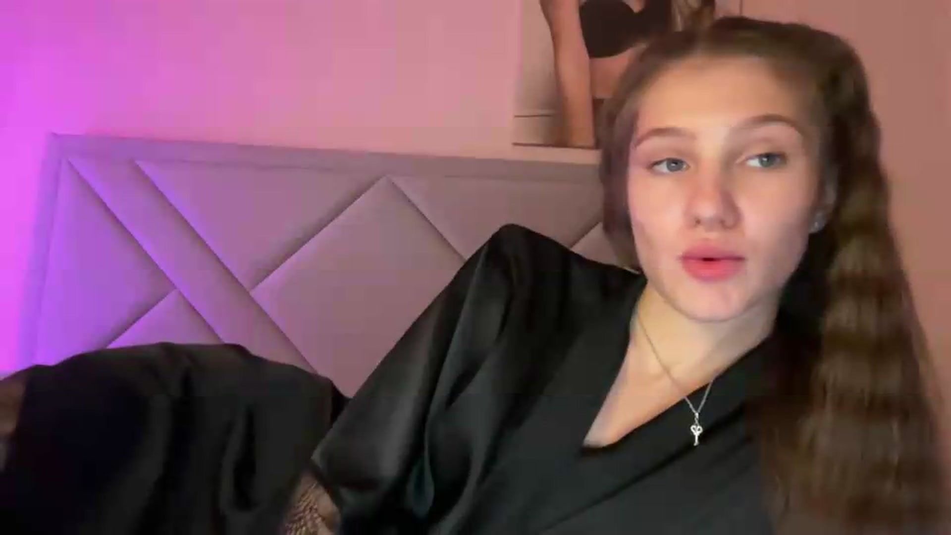 Gallery image thumbnail from MariRi's myfreecams stream on, 07/06/2026, 24:19 image 4 of 20