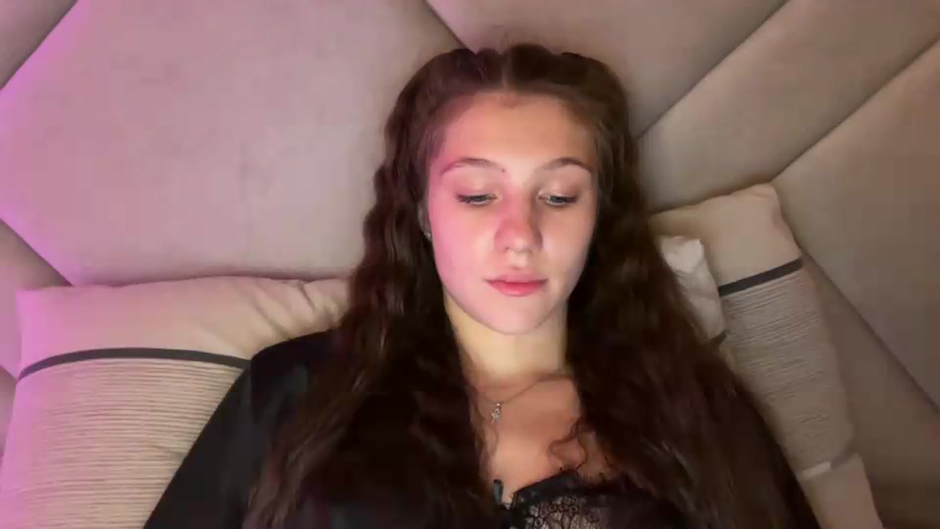Gallery image thumbnail from MariRi's myfreecams stream on, 07/06/2026, 24:19 image 19 of 20