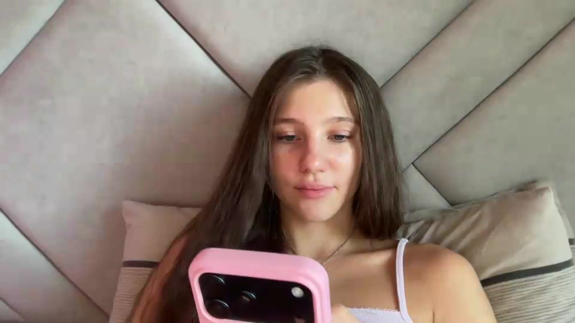 Gallery image thumbnail from MariRi's myfreecams stream on, 07/06/2026, 04:58 image 7 of 20