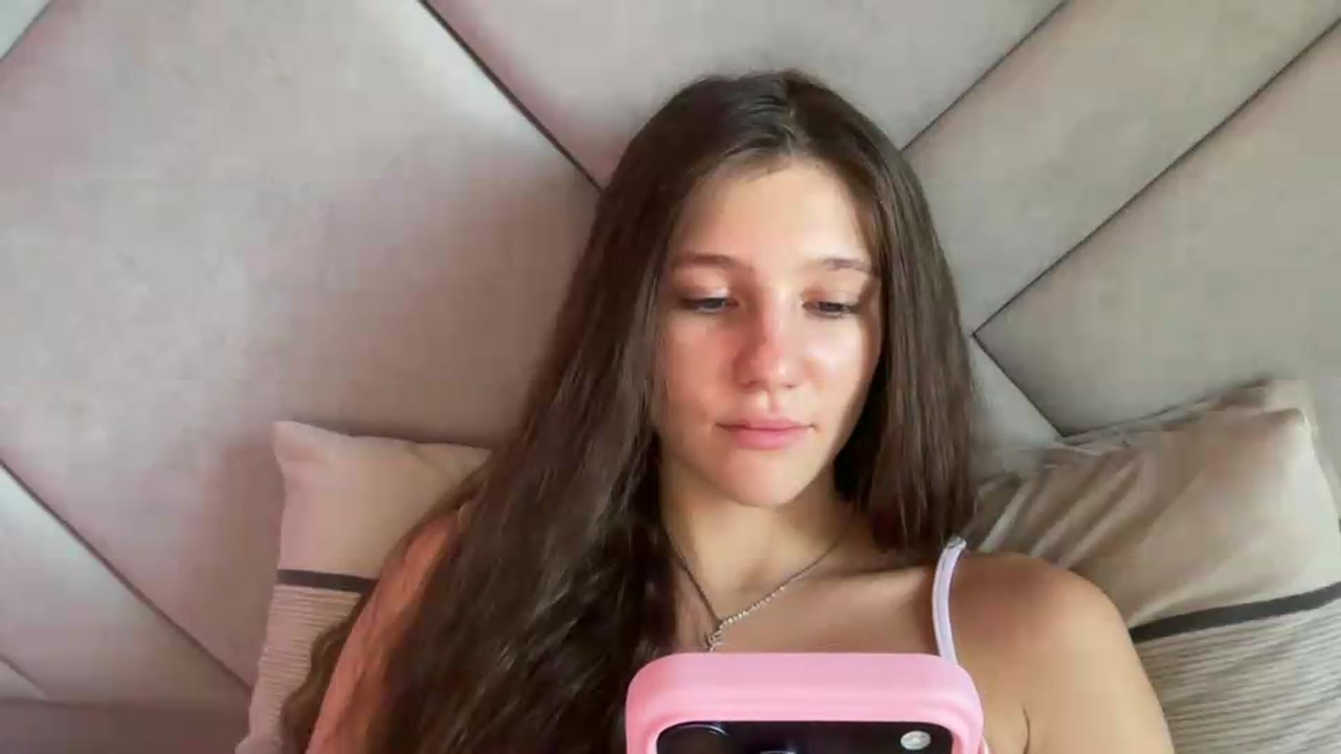 Gallery image thumbnail from MariRi's myfreecams stream on, 07/06/2026, 04:58 image 8 of 20