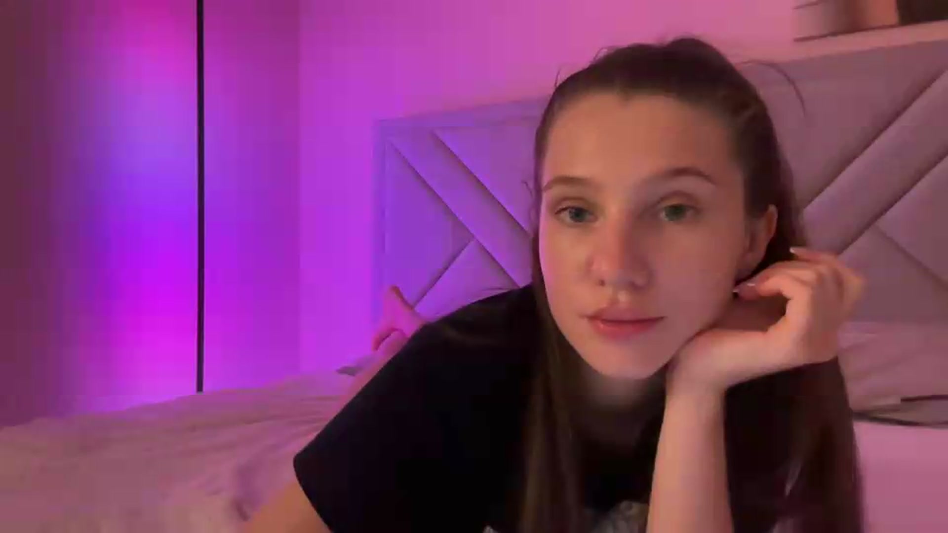 Gallery image thumbnail from MariRi's myfreecams stream on, 07/07/2026, 24:31 image 20 of 20