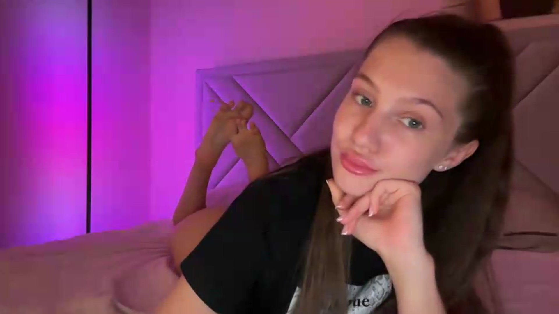Gallery image thumbnail from MariRi's myfreecams stream on, 07/07/2026, 24:31 image 15 of 20
