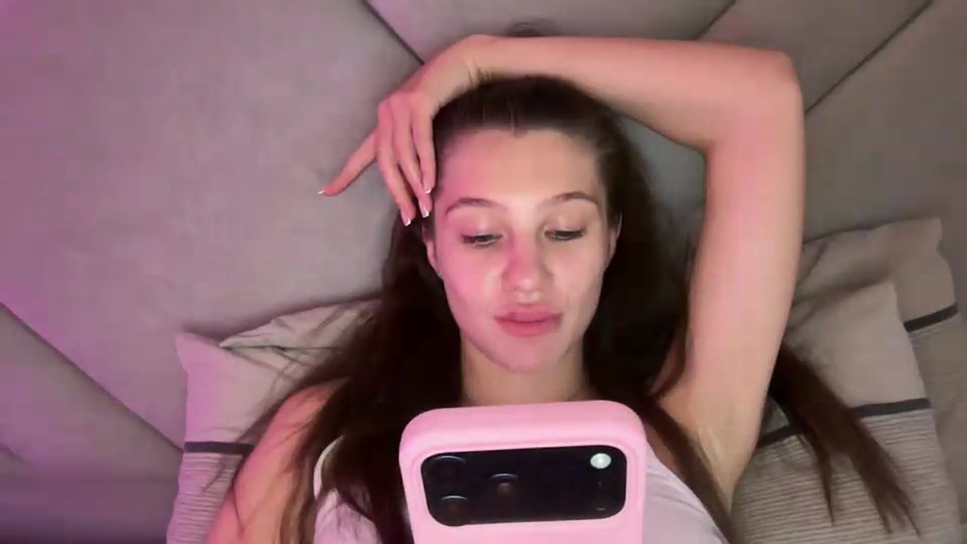 Gallery image thumbnail from MariRi's myfreecams stream on, 07/07/2026, 02:57 image 13 of 20