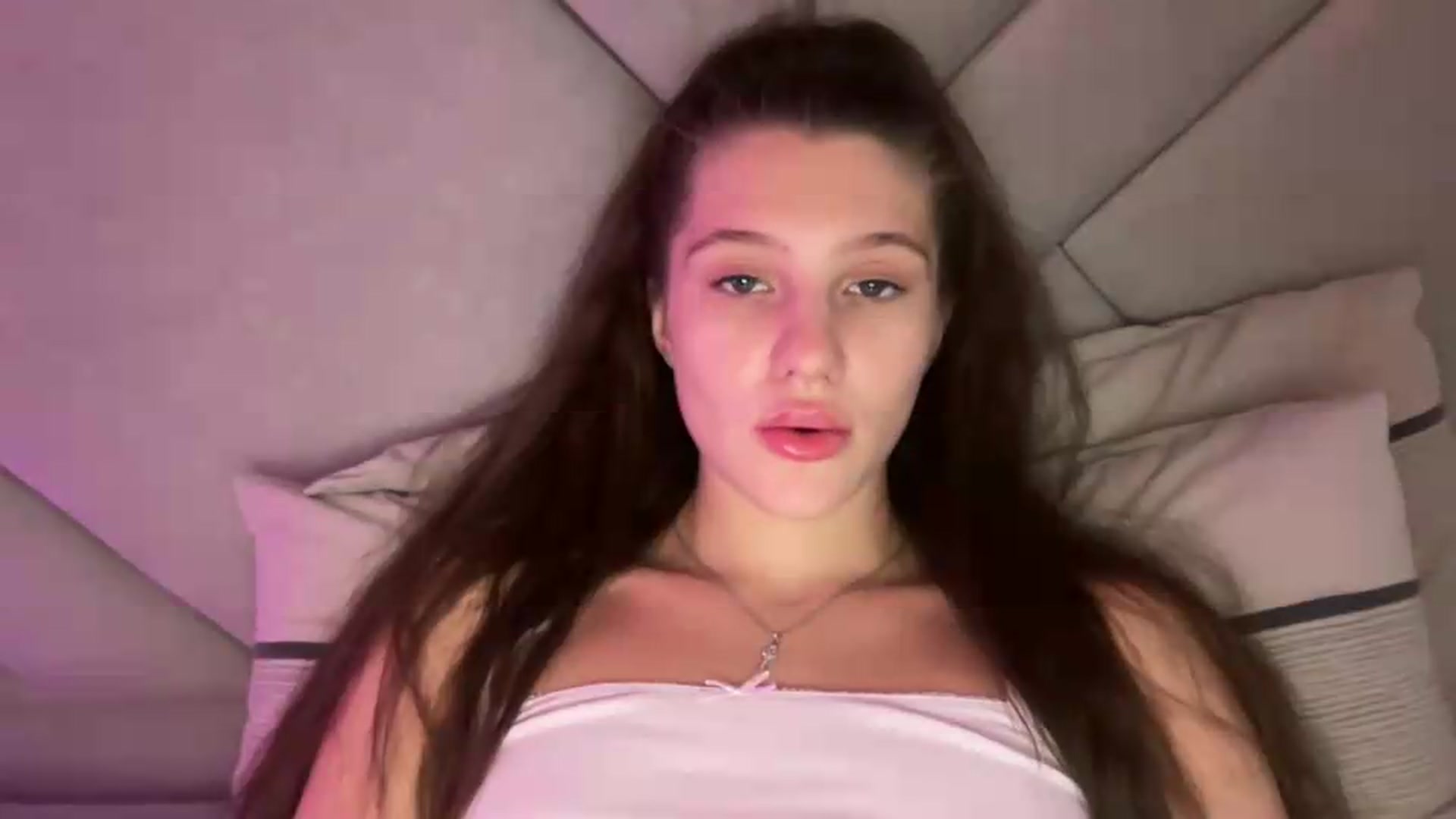 Gallery image thumbnail from MariRi's myfreecams stream on, 07/07/2026, 02:57 image 11 of 20