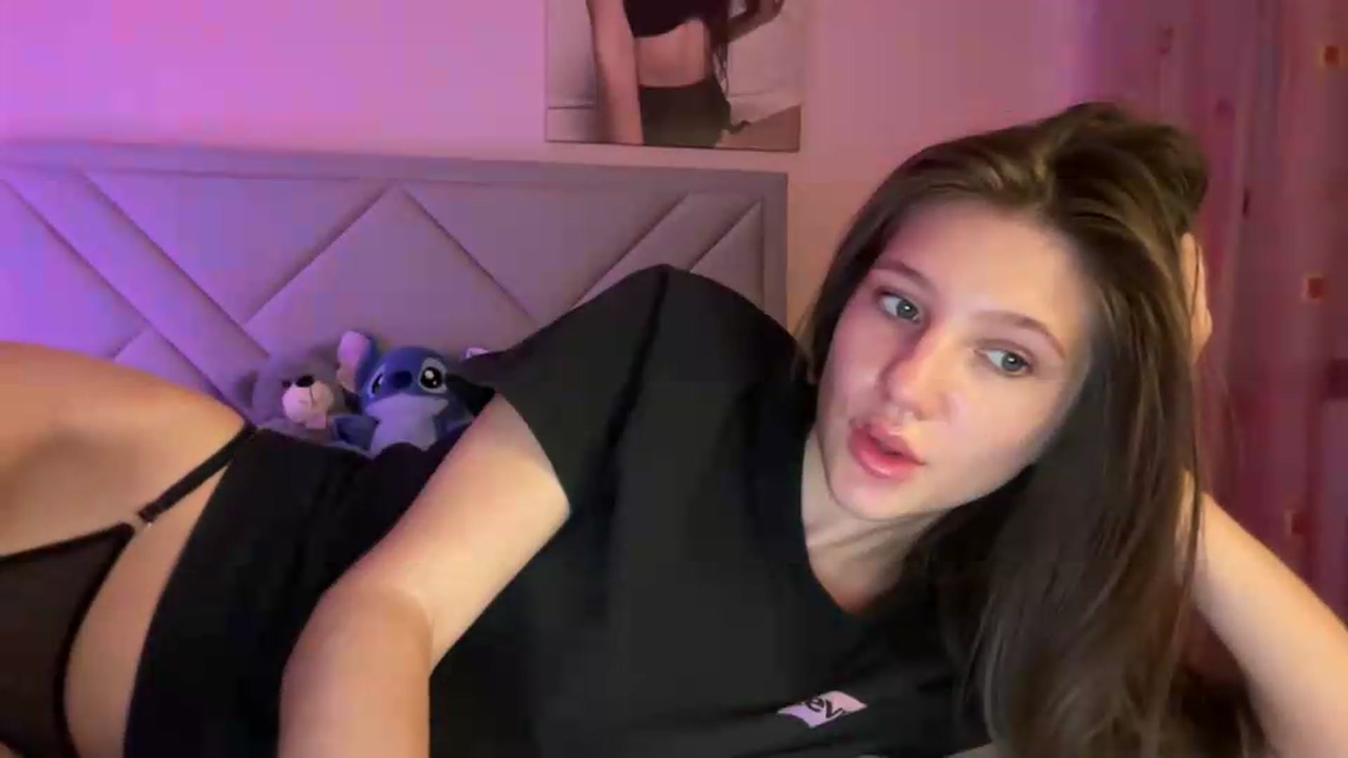Gallery image thumbnail from MariRi's myfreecams stream on, 07/10/2026, 24:59 image 17 of 20