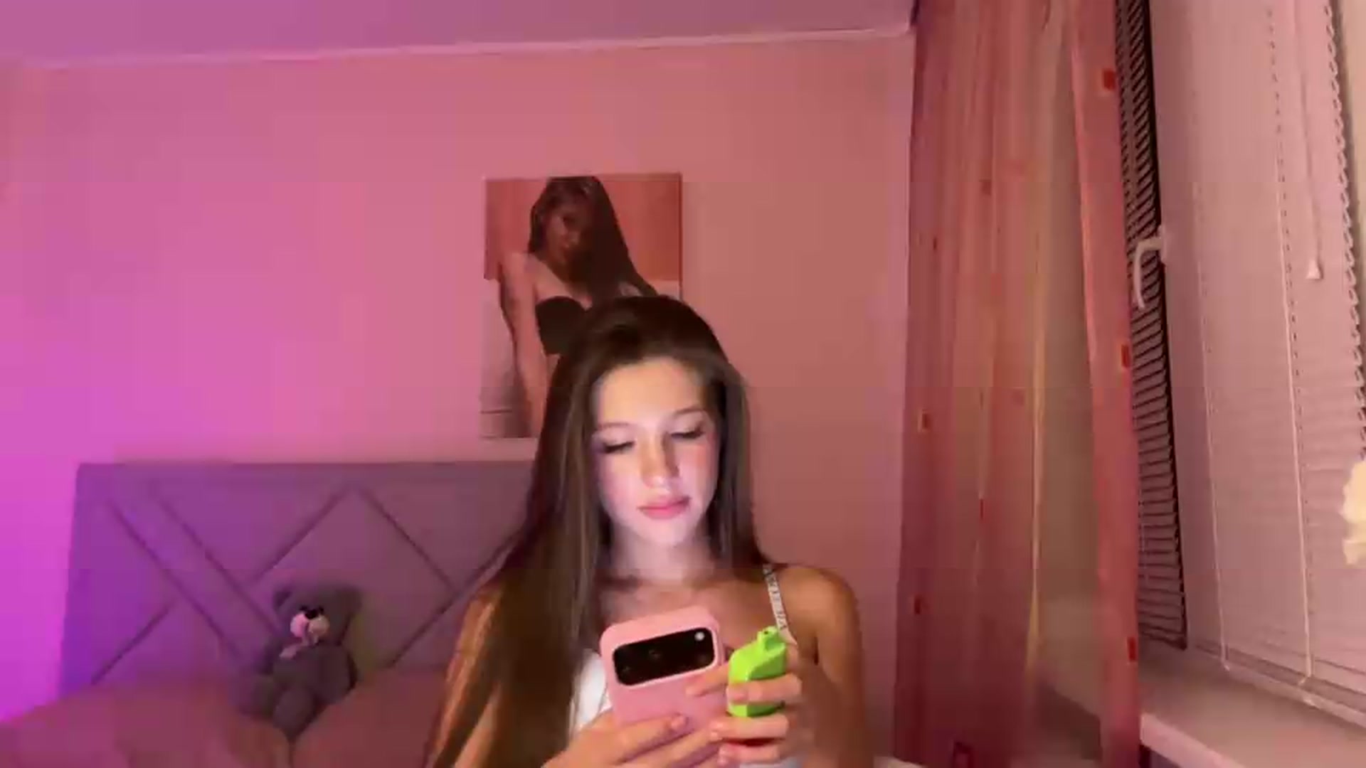 Gallery image thumbnail from MariRi's myfreecams stream on, 07/19/2026, 23:48 image 17 of 20
