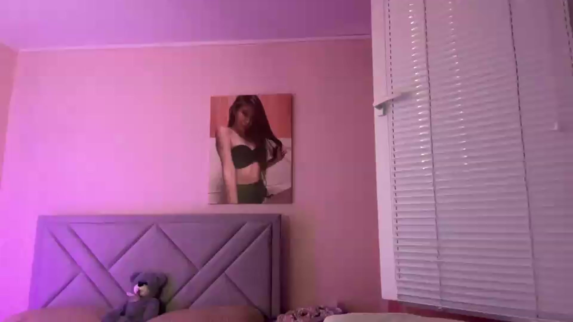 Gallery image thumbnail from MariRi's myfreecams stream on, 07/21/2026, 24:01 image 16 of 20