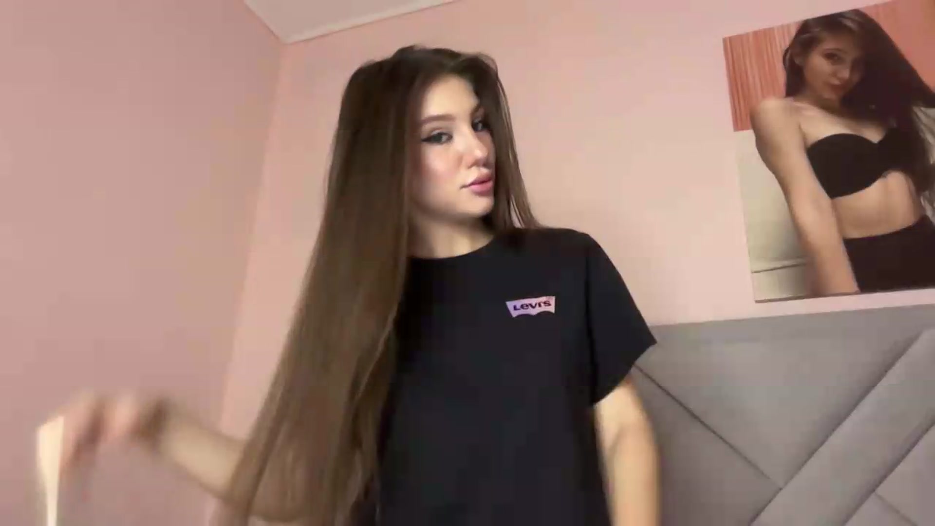 Gallery image thumbnail from MariRi's myfreecams stream on, 07/30/2026, 23:29 image 11 of 20