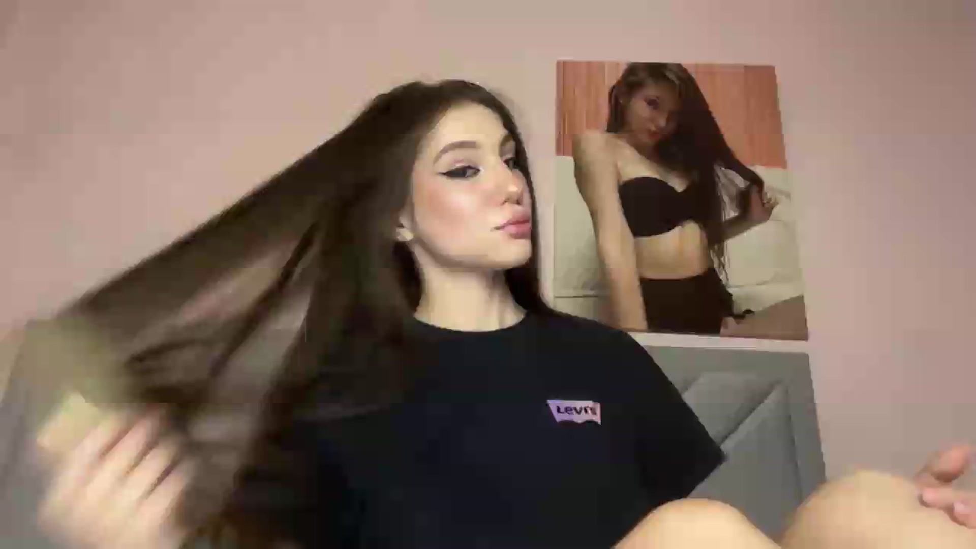 Gallery image thumbnail from MariRi's myfreecams stream on, 07/30/2026, 23:29 image 18 of 20