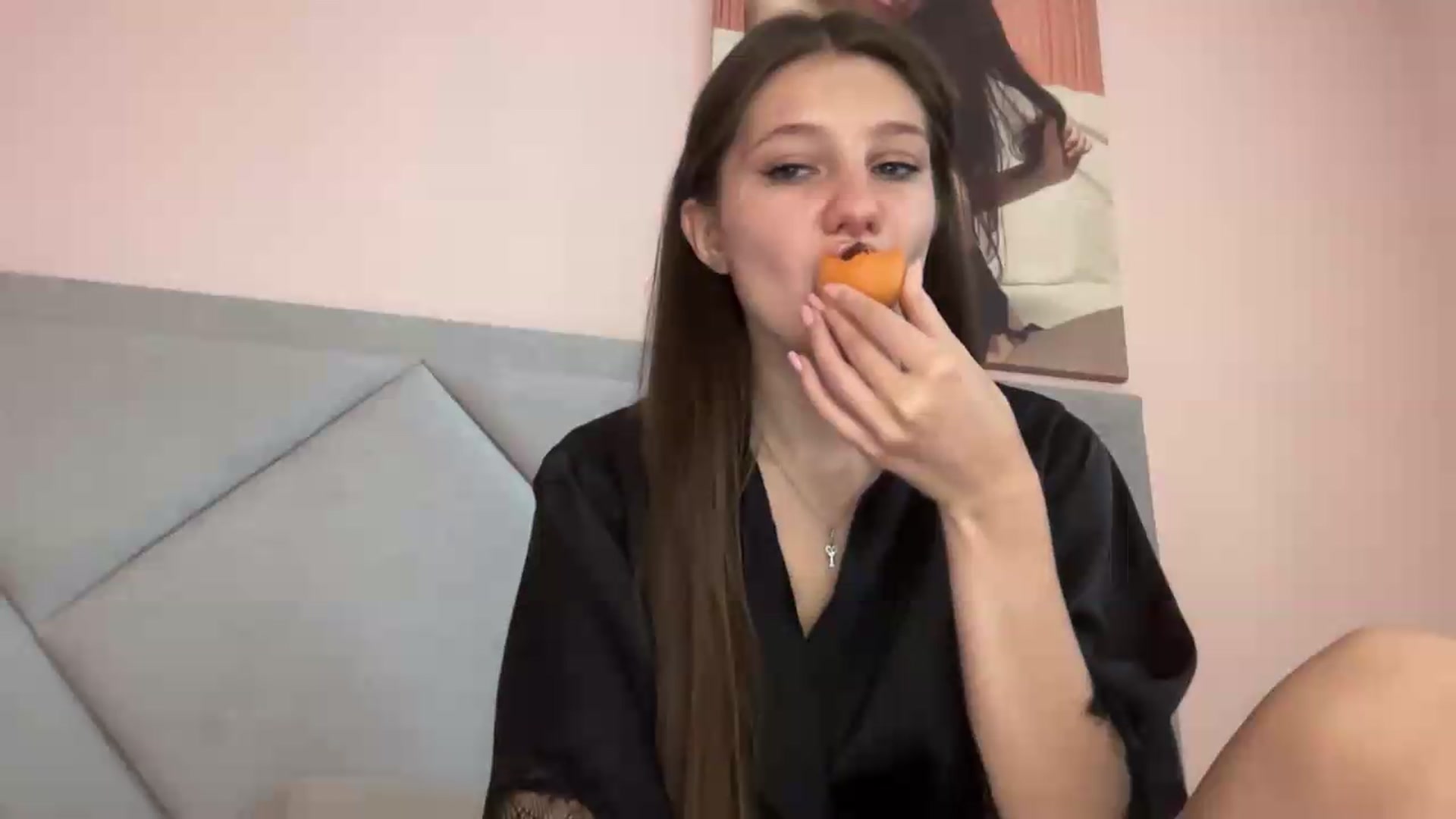 Gallery image thumbnail from MariRi's myfreecams stream on, 07/31/2026, 15:46 image 19 of 20