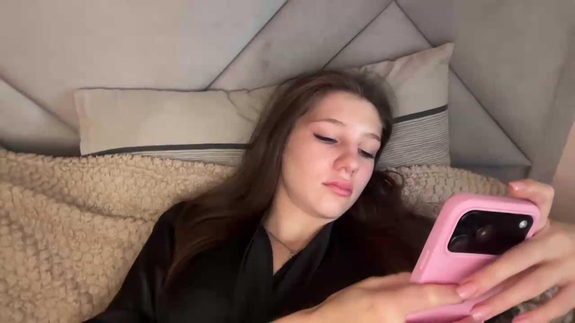 Gallery image thumbnail from MariRi's myfreecams stream on, 07/31/2026, 16:16 image 16 of 20