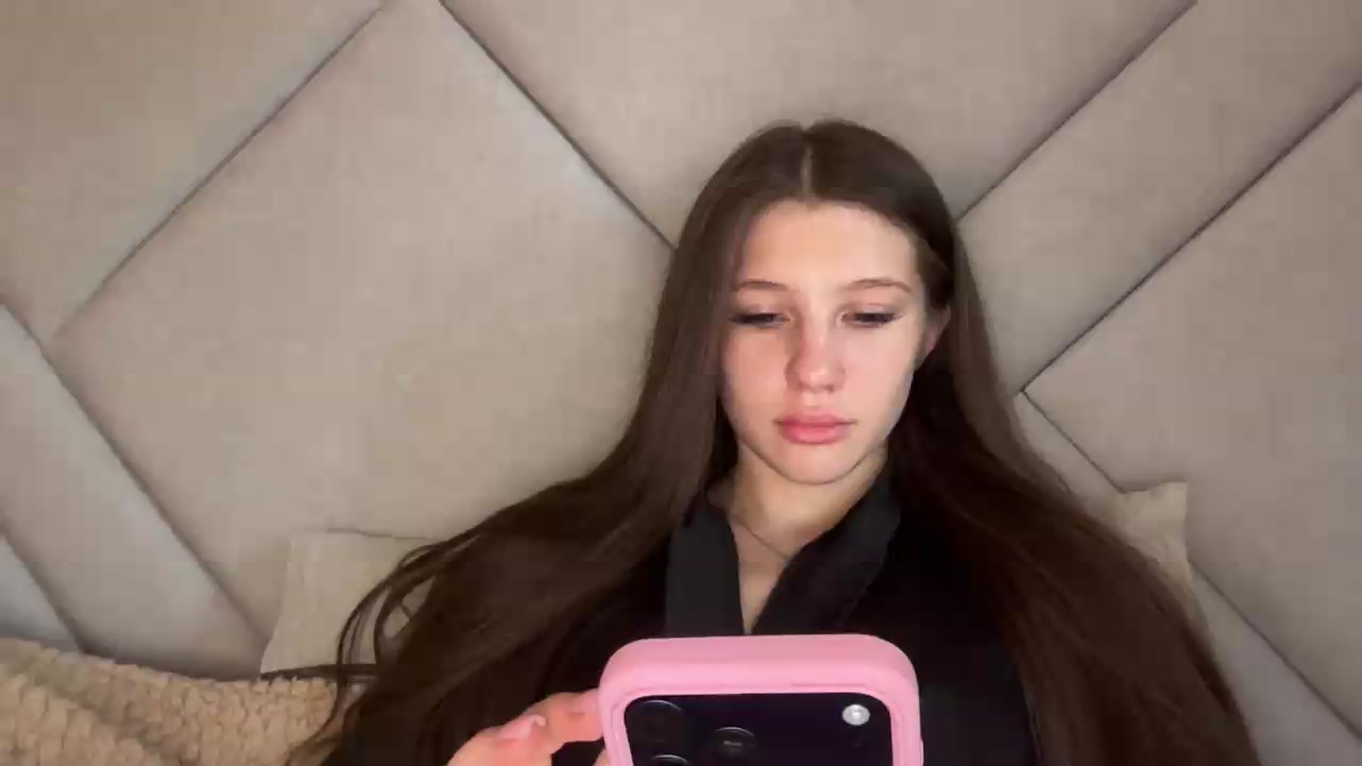 Gallery image thumbnail from MariRi's myfreecams stream on, 07/31/2026, 16:16 image 1 of 20