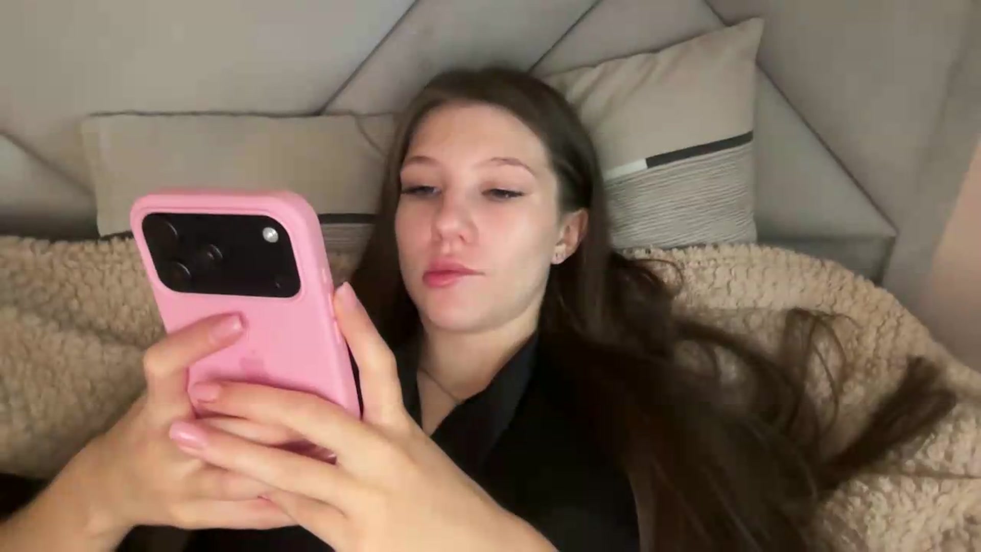 Gallery image thumbnail from MariRi's myfreecams stream on, 07/31/2026, 16:16 image 10 of 20