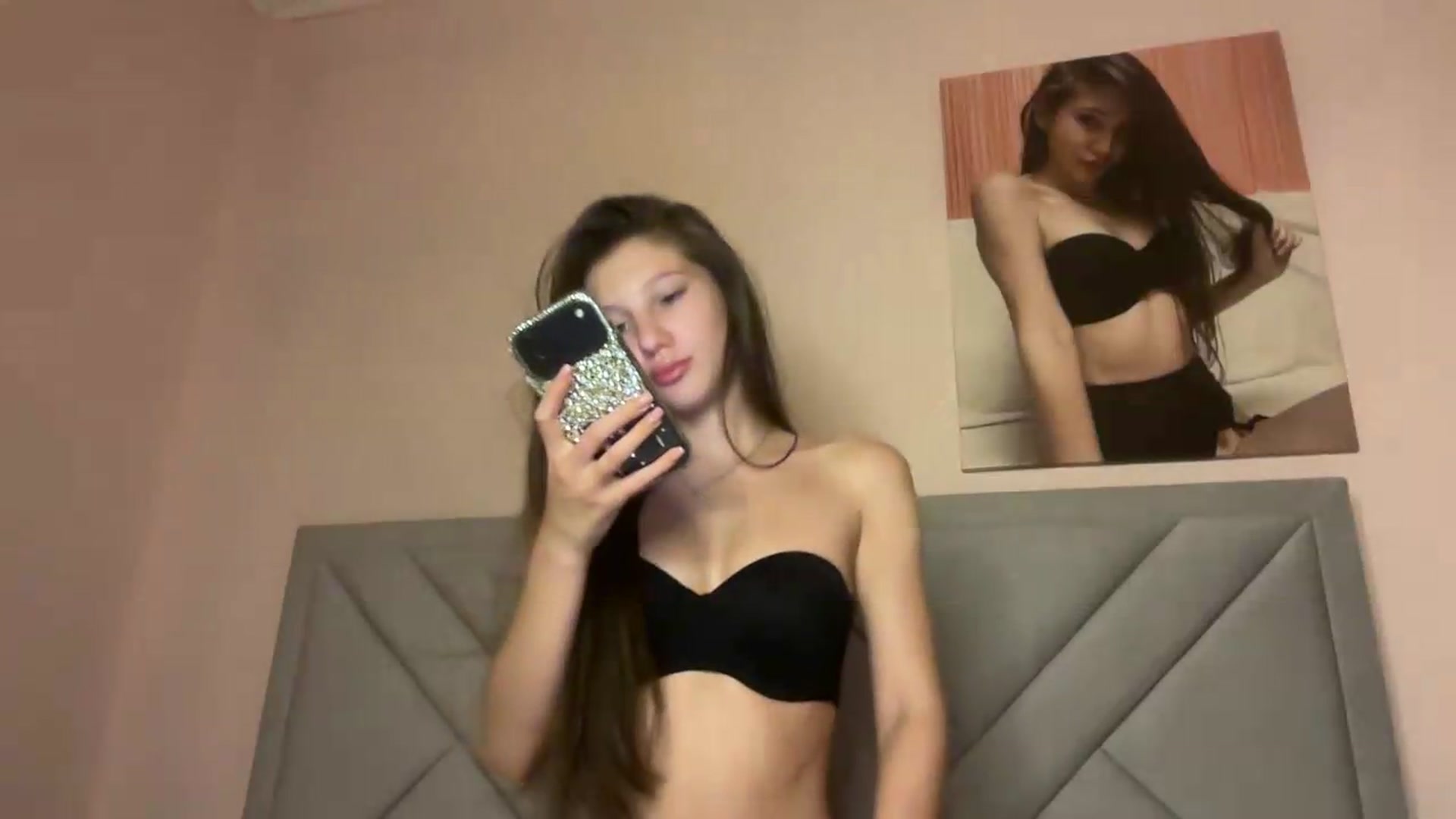 Gallery image thumbnail from MariRi's myfreecams stream on, 08/02/2026, 01:00 image 10 of 20