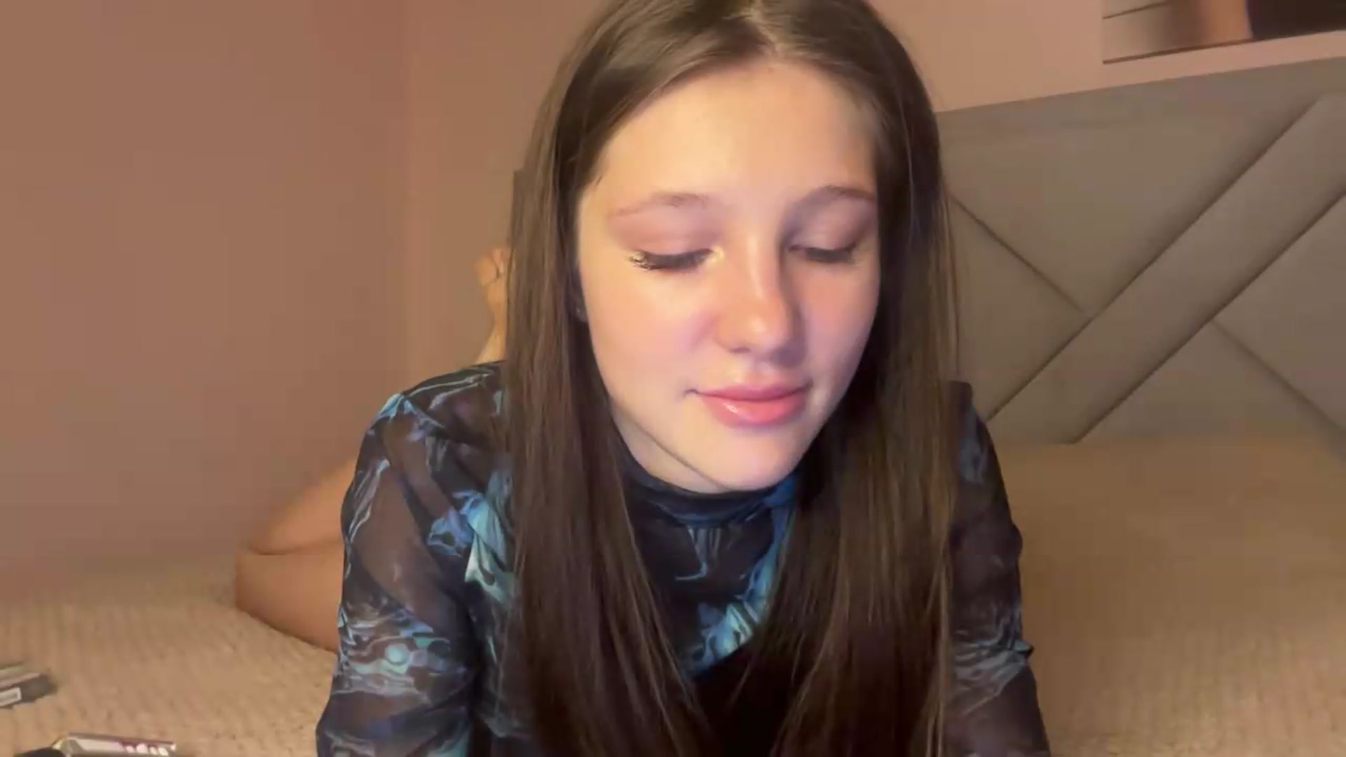 Gallery image thumbnail from MariRi's myfreecams stream on, 08/03/2026, 24:11 image 17 of 20