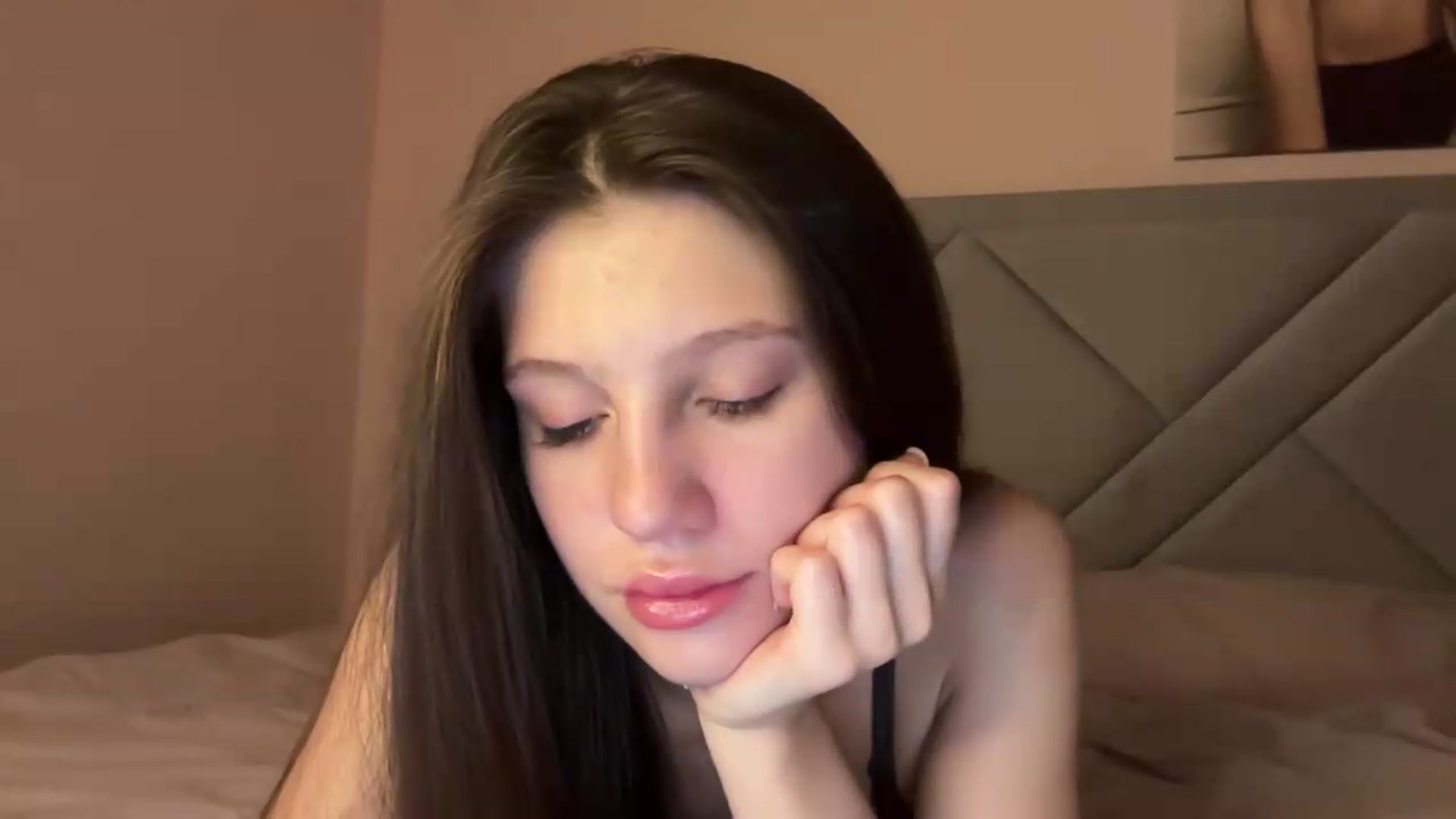 Gallery image thumbnail from MariRi's myfreecams stream on, 08/05/2026, 21:59 image 15 of 20