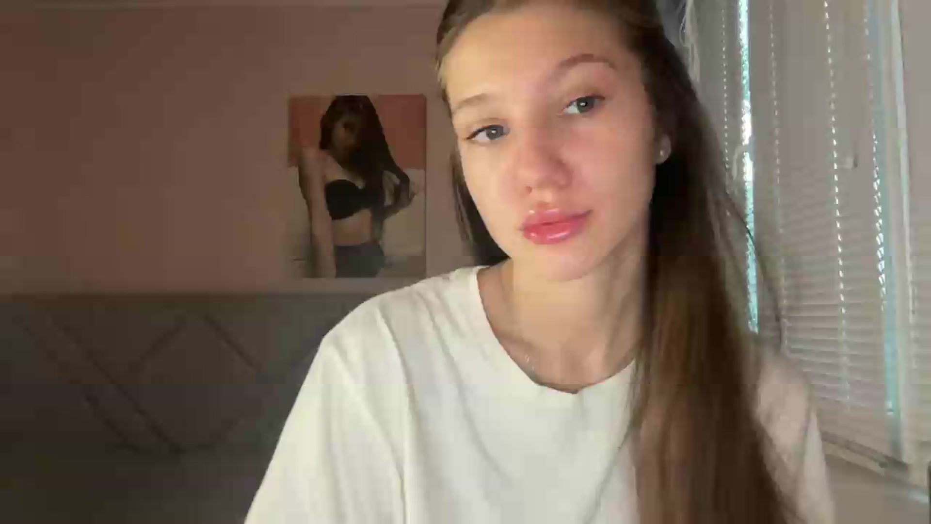 Gallery image thumbnail from MariRi's myfreecams stream on, 08/07/2026, 17:15 image 13 of 20