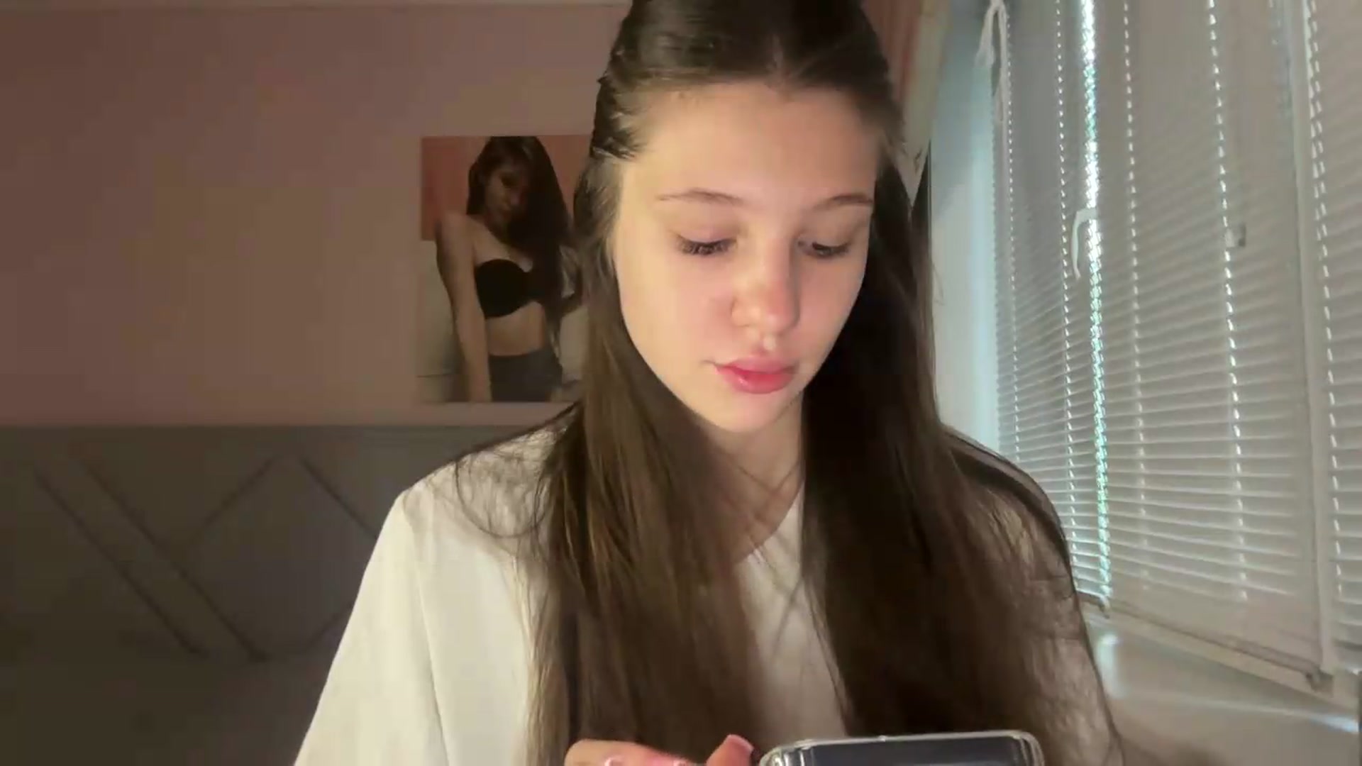 Gallery image thumbnail from MariRi's myfreecams stream on, 08/07/2026, 17:15 image 3 of 20