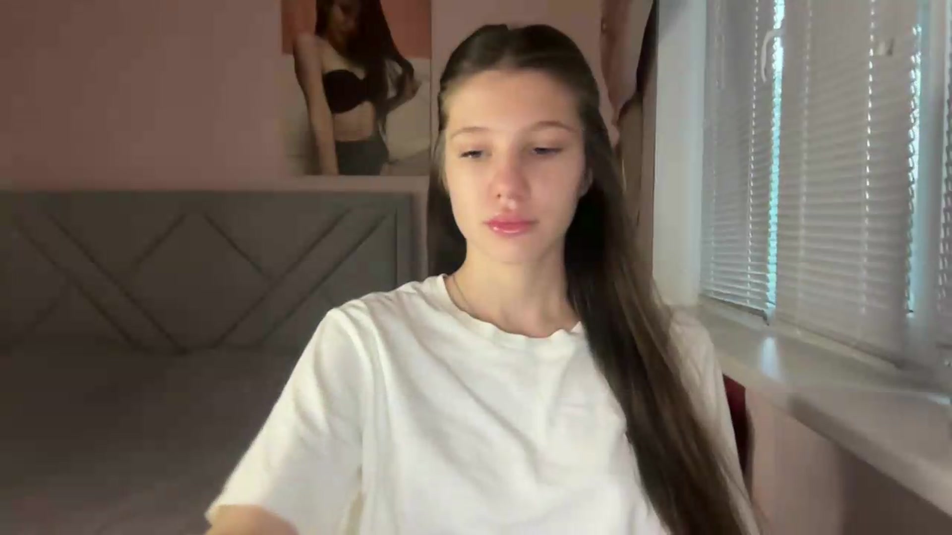 Gallery image thumbnail from MariRi's myfreecams stream on, 08/07/2026, 17:15 image 19 of 20