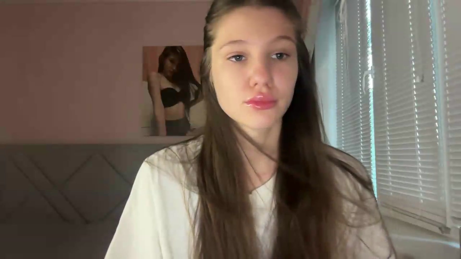 Gallery image thumbnail from MariRi's myfreecams stream on, 08/07/2026, 17:15 image 4 of 20