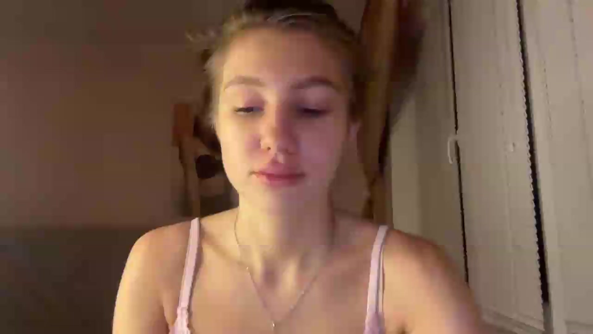 Gallery image thumbnail from MariRi's myfreecams stream on, 08/07/2026, 22:47 image 14 of 20