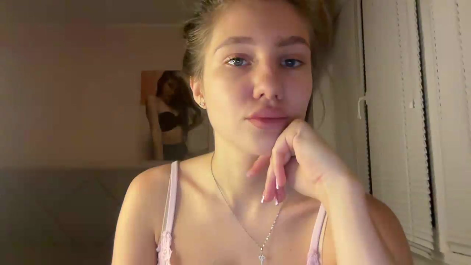Gallery image thumbnail from MariRi's myfreecams stream on, 08/07/2026, 22:47 image 11 of 20
