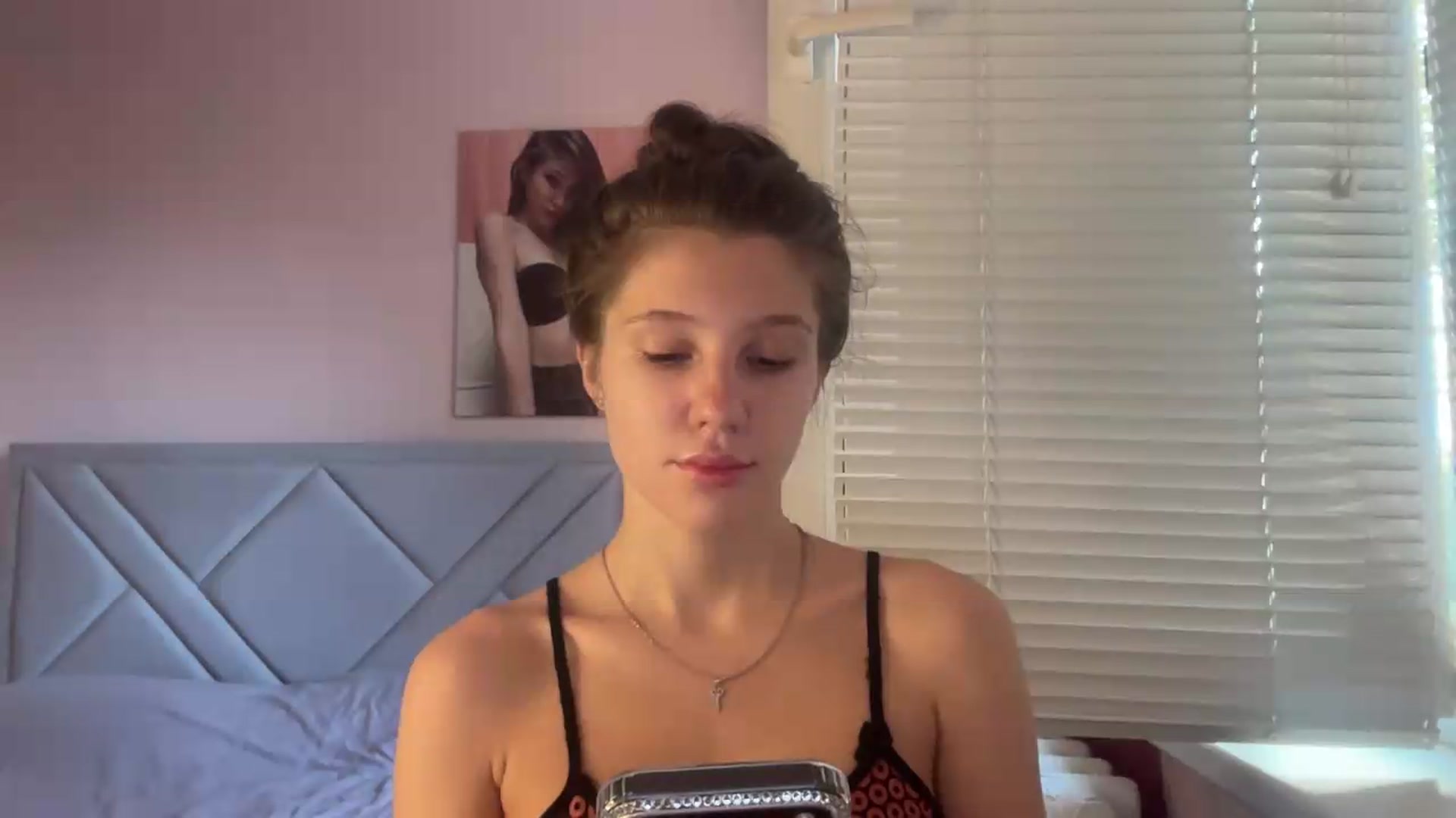 Gallery image thumbnail from MariRi's myfreecams stream on, 08/09/2026, 03:40 image 17 of 20