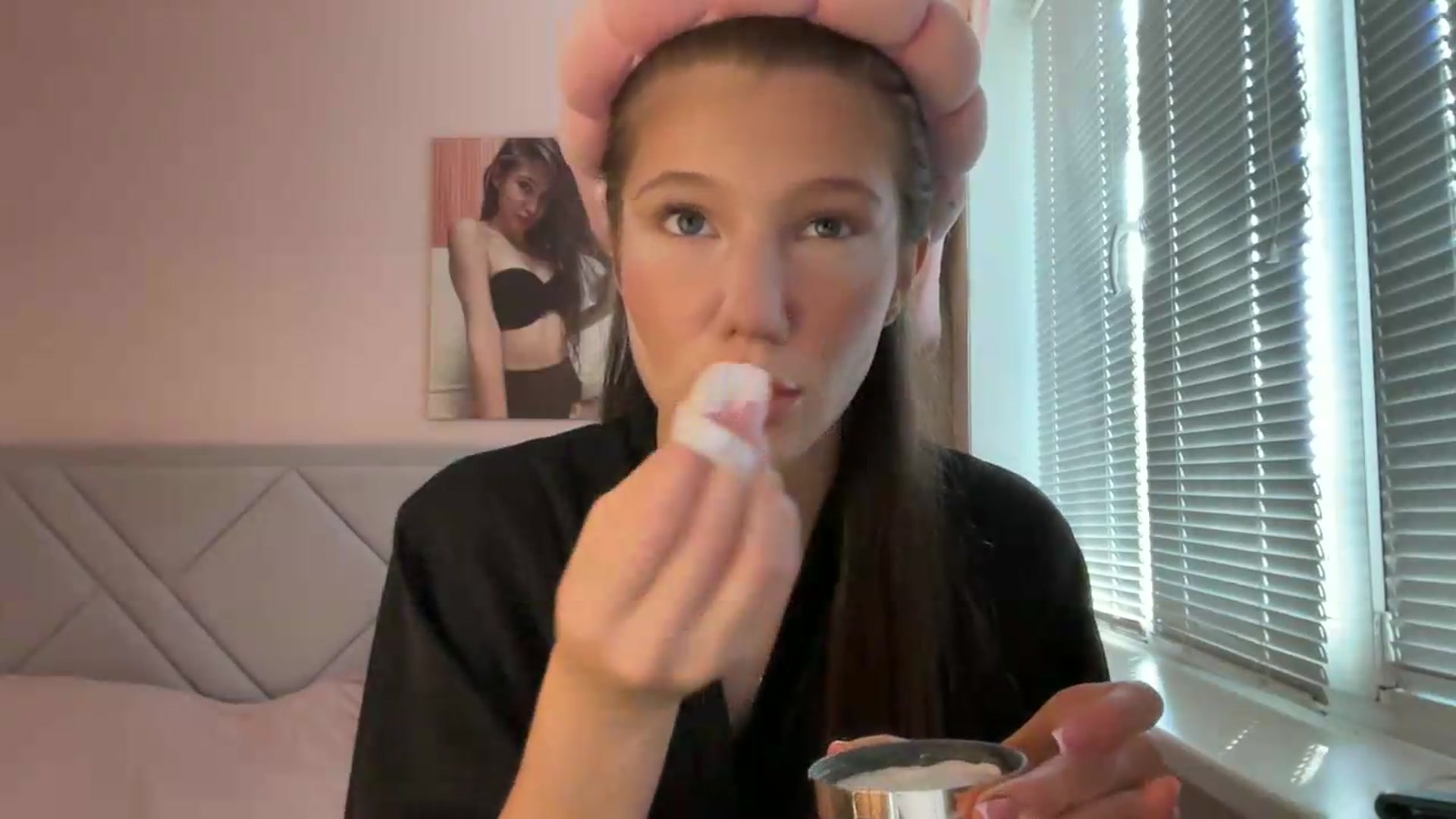 Gallery image thumbnail from MariRi's myfreecams stream on, 08/10/2026, 06:37 image 12 of 20