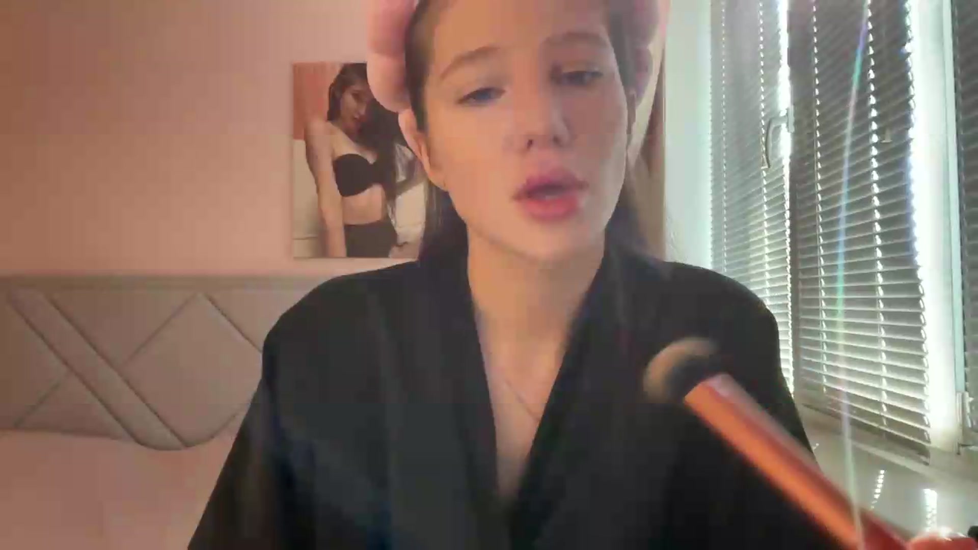 Gallery image thumbnail from MariRi's myfreecams stream on, 08/10/2026, 06:37 image 5 of 20