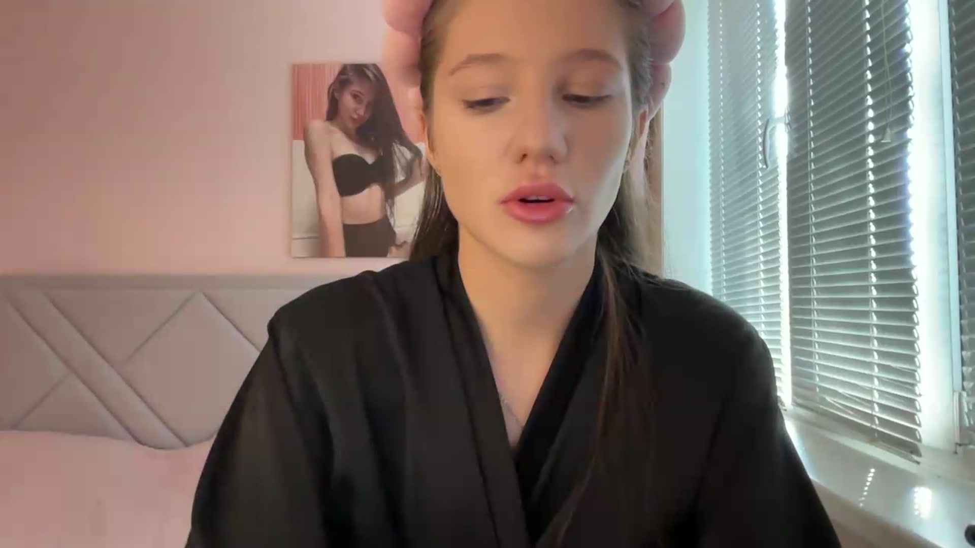 Gallery image thumbnail from MariRi's myfreecams stream on, 08/10/2026, 06:37 image 6 of 20