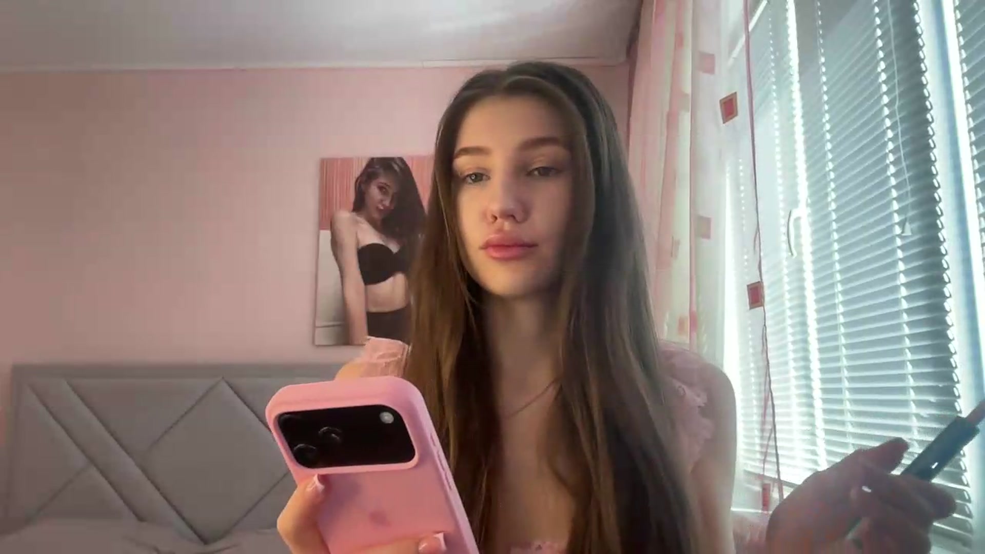 Gallery image thumbnail from MariRi's myfreecams stream on, 08/11/2026, 10:46 image 2 of 20