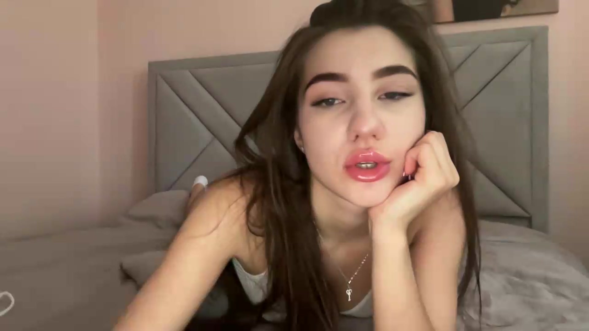 Gallery image thumbnail from MariRi's myfreecams stream on, 08/15/2026, 14:35 image 17 of 20