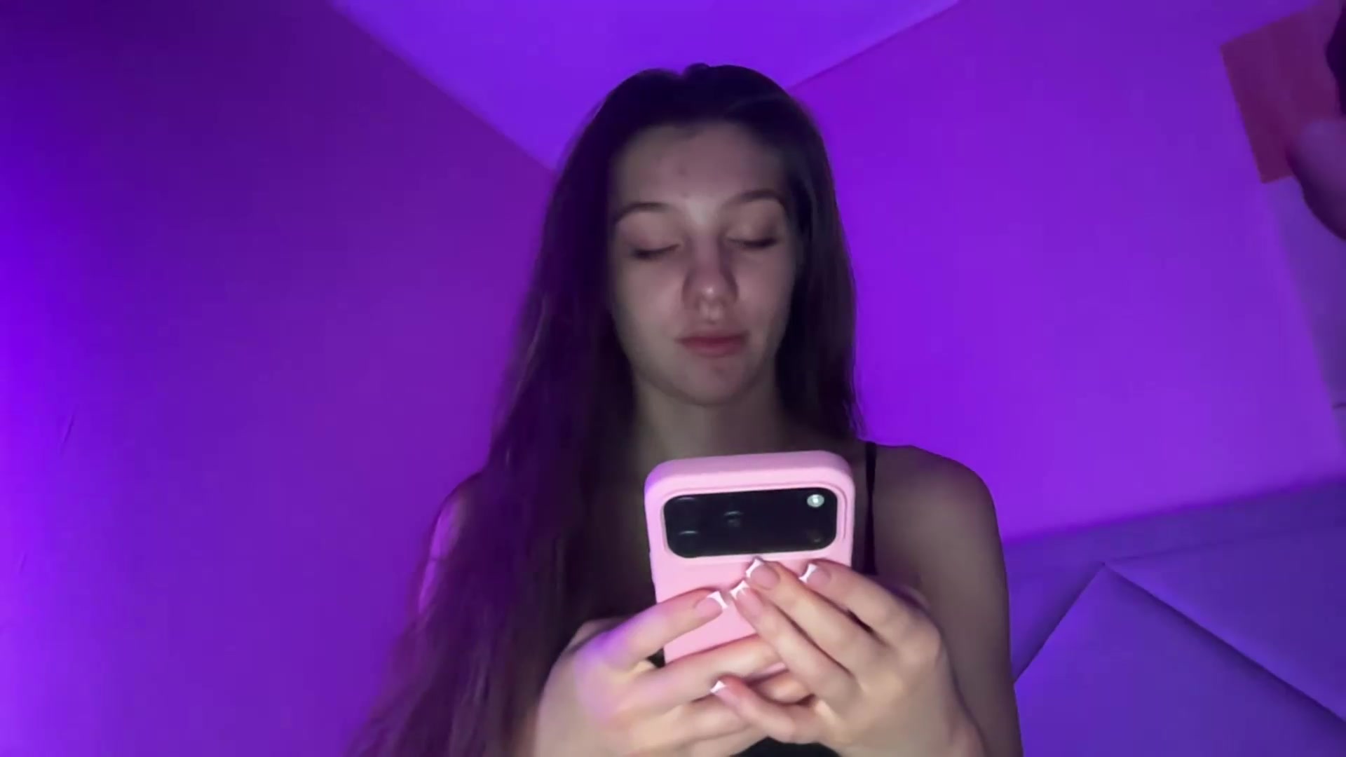 Gallery image thumbnail from MariRi's myfreecams stream on, 08/21/2026, 01:10 image 19 of 20