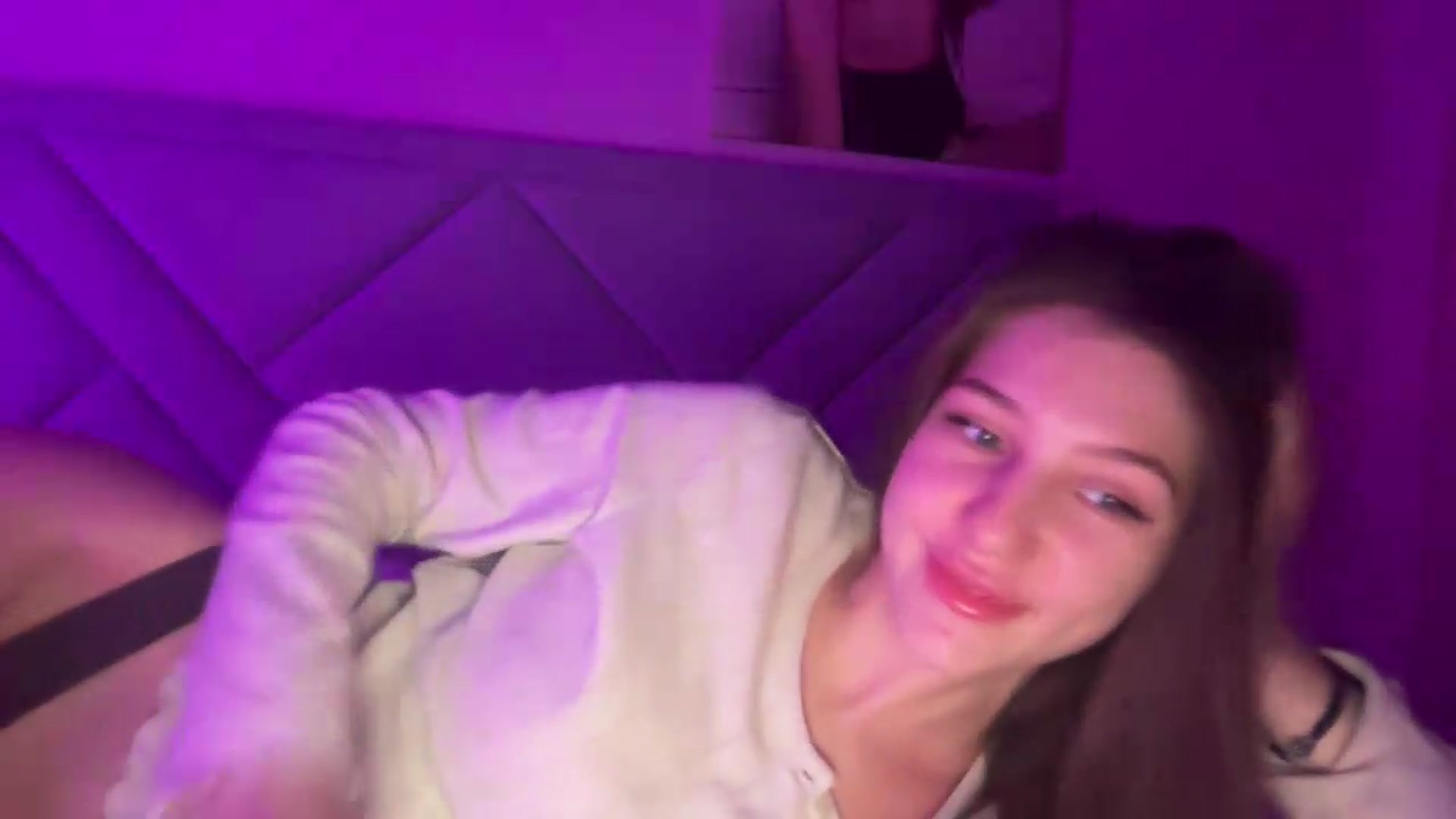 Gallery image thumbnail from MariRi's myfreecams stream on, 08/25/2026, 01:19 image 14 of 20
