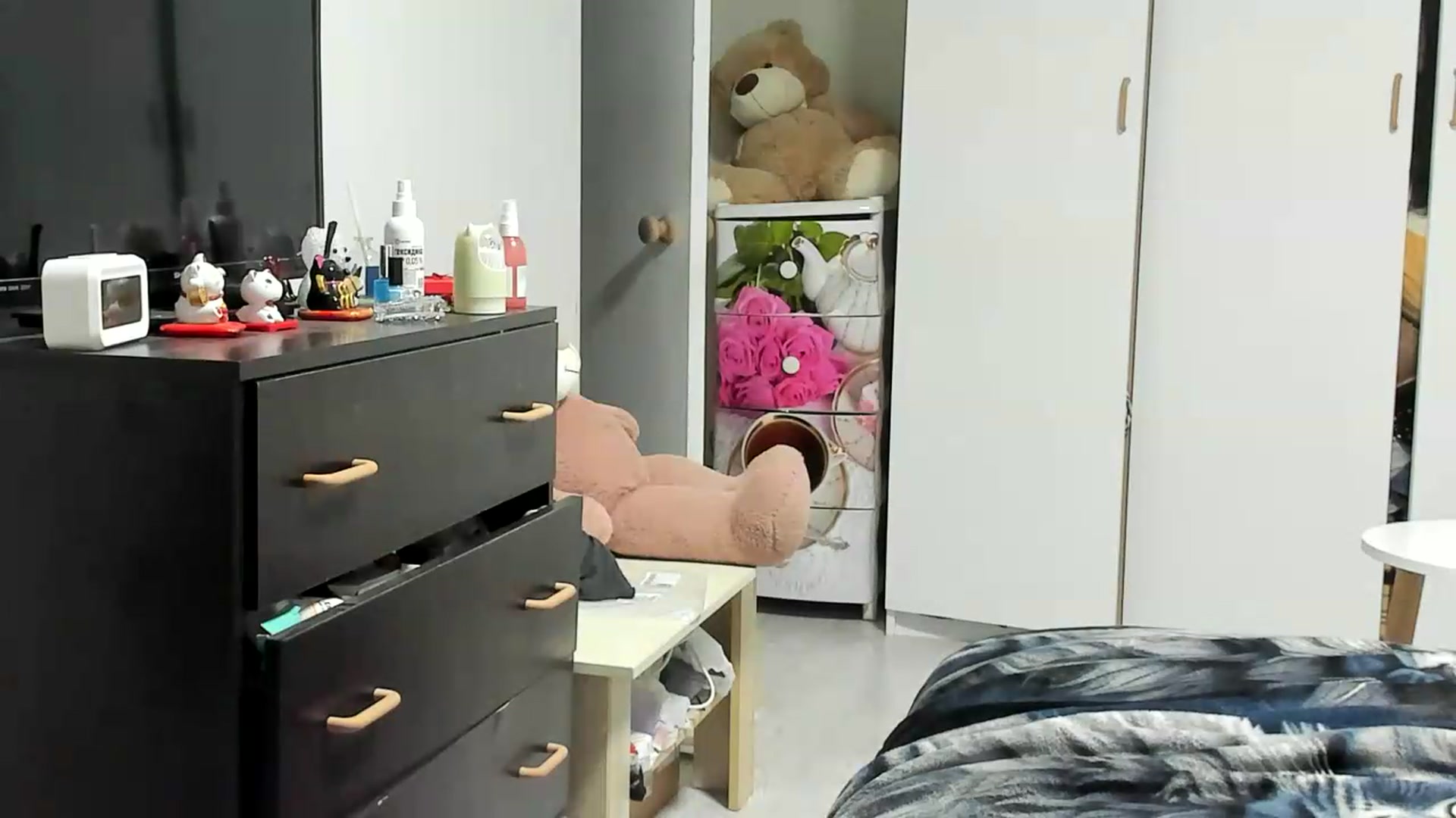 Gallery image thumbnail from Mari_Di's myfreecams stream on, 06/13/2026, 19:13 image 18 of 20