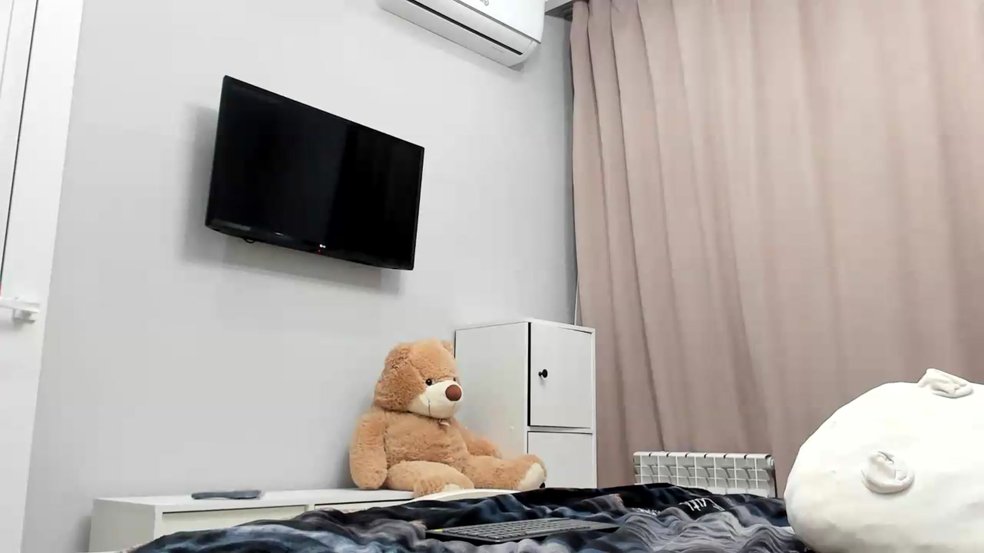 Gallery image thumbnail from Mari_Di's myfreecams stream on, 07/19/2026, 18:03 image 18 of 20