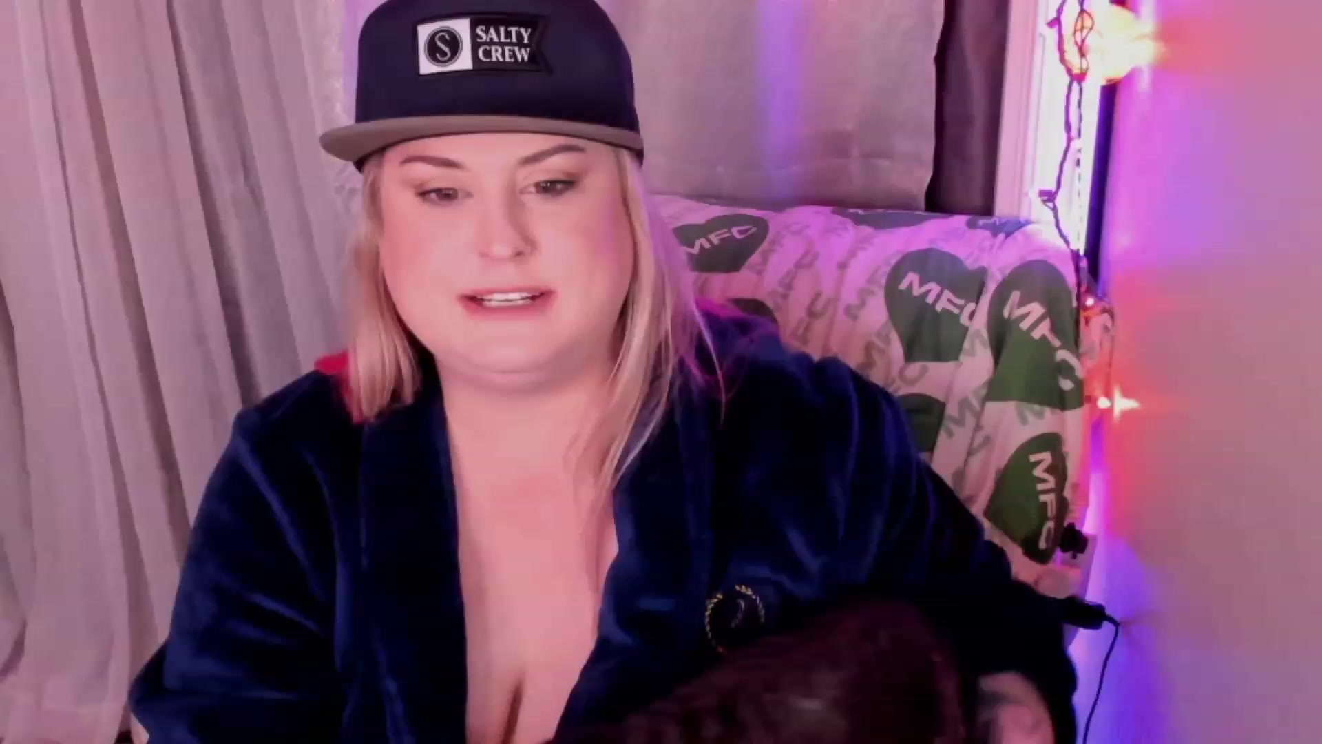 Gallery image thumbnail from Mari_JaeBDAY's myfreecams stream on, 11/18/2022, 09:26 image 12 of 20